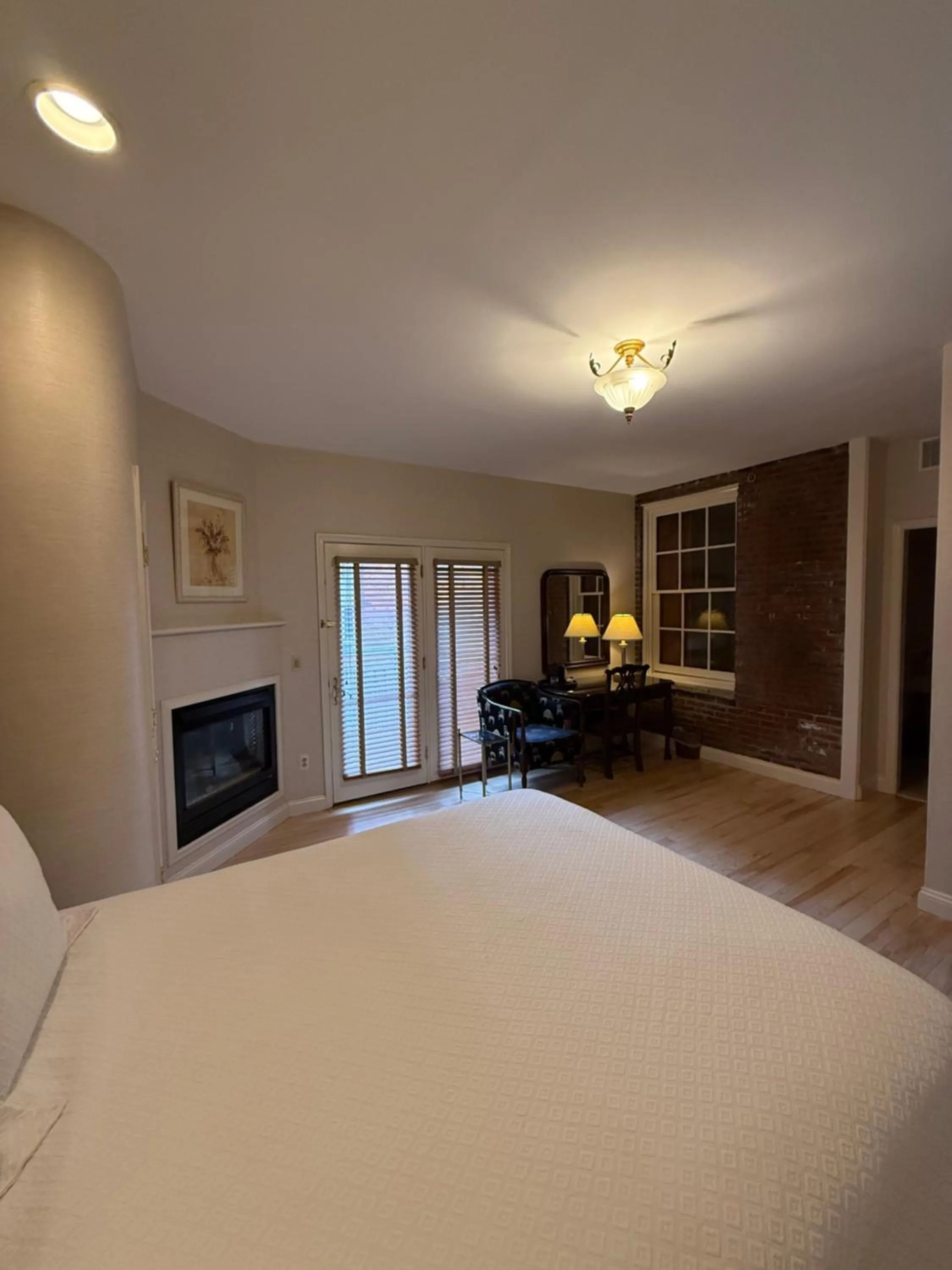 Bed in Penn's View Hotel Philadelphia