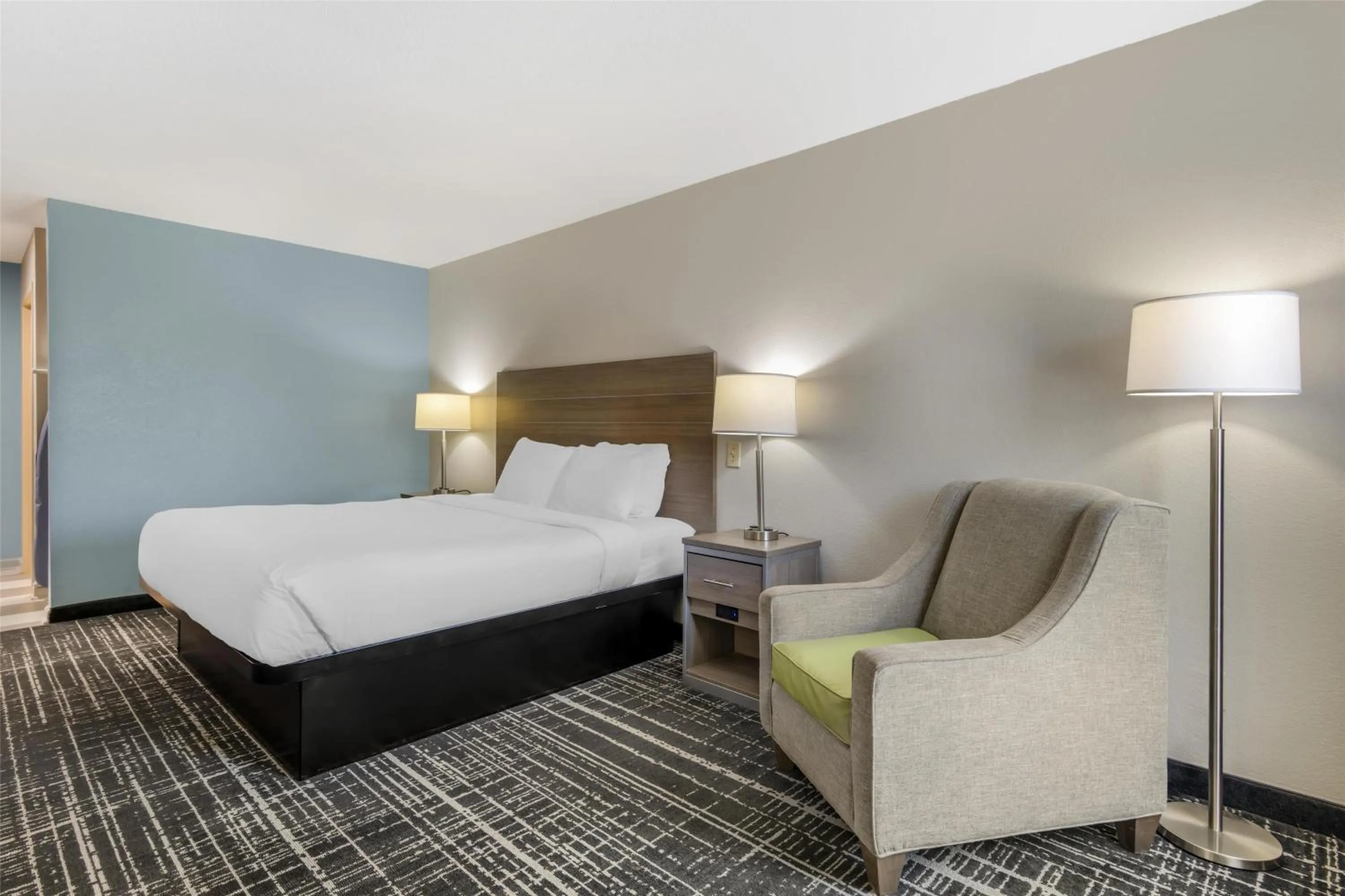 Bedroom, Bed in Best Western Commerce Inn