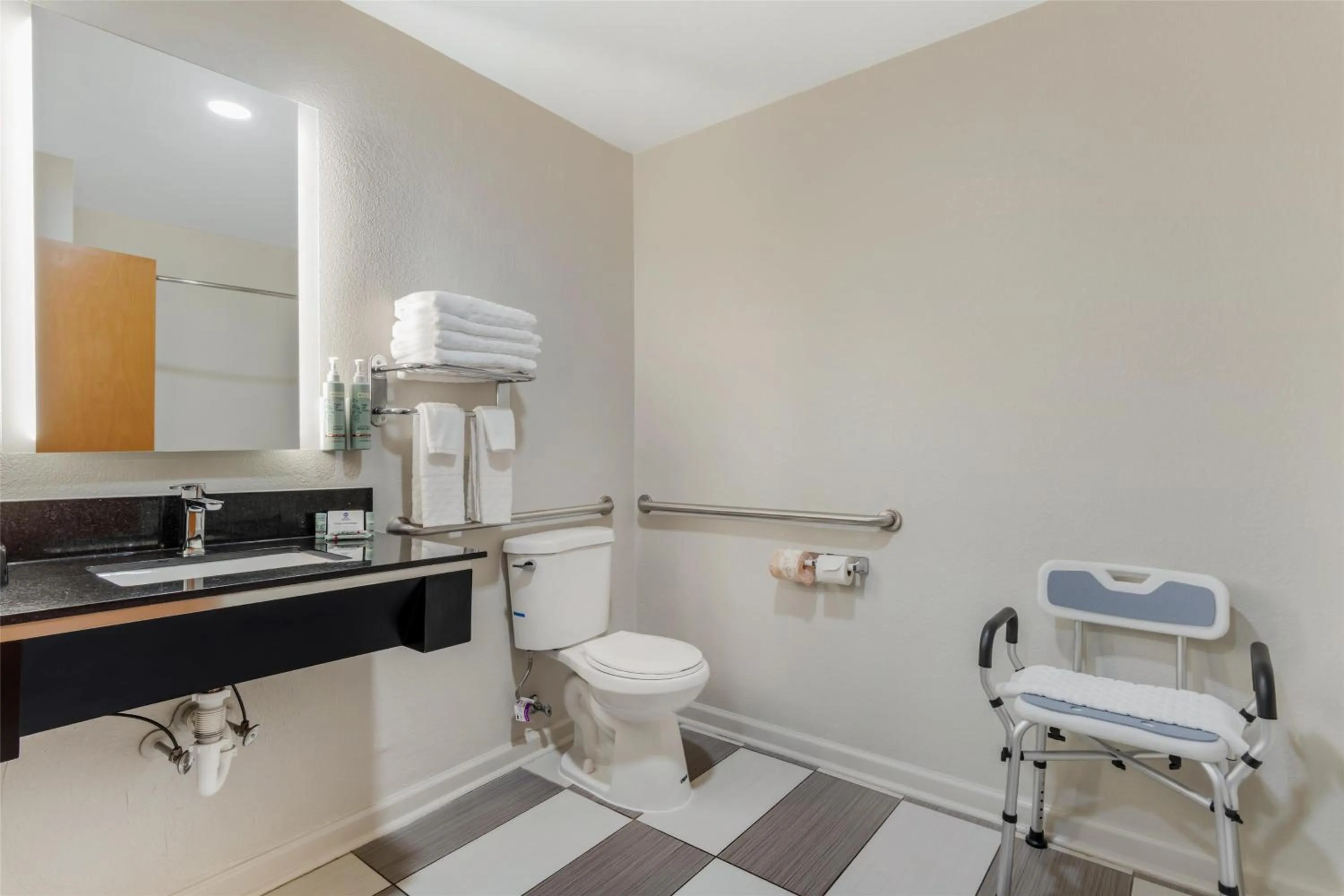 Bathroom in Best Western Commerce Inn