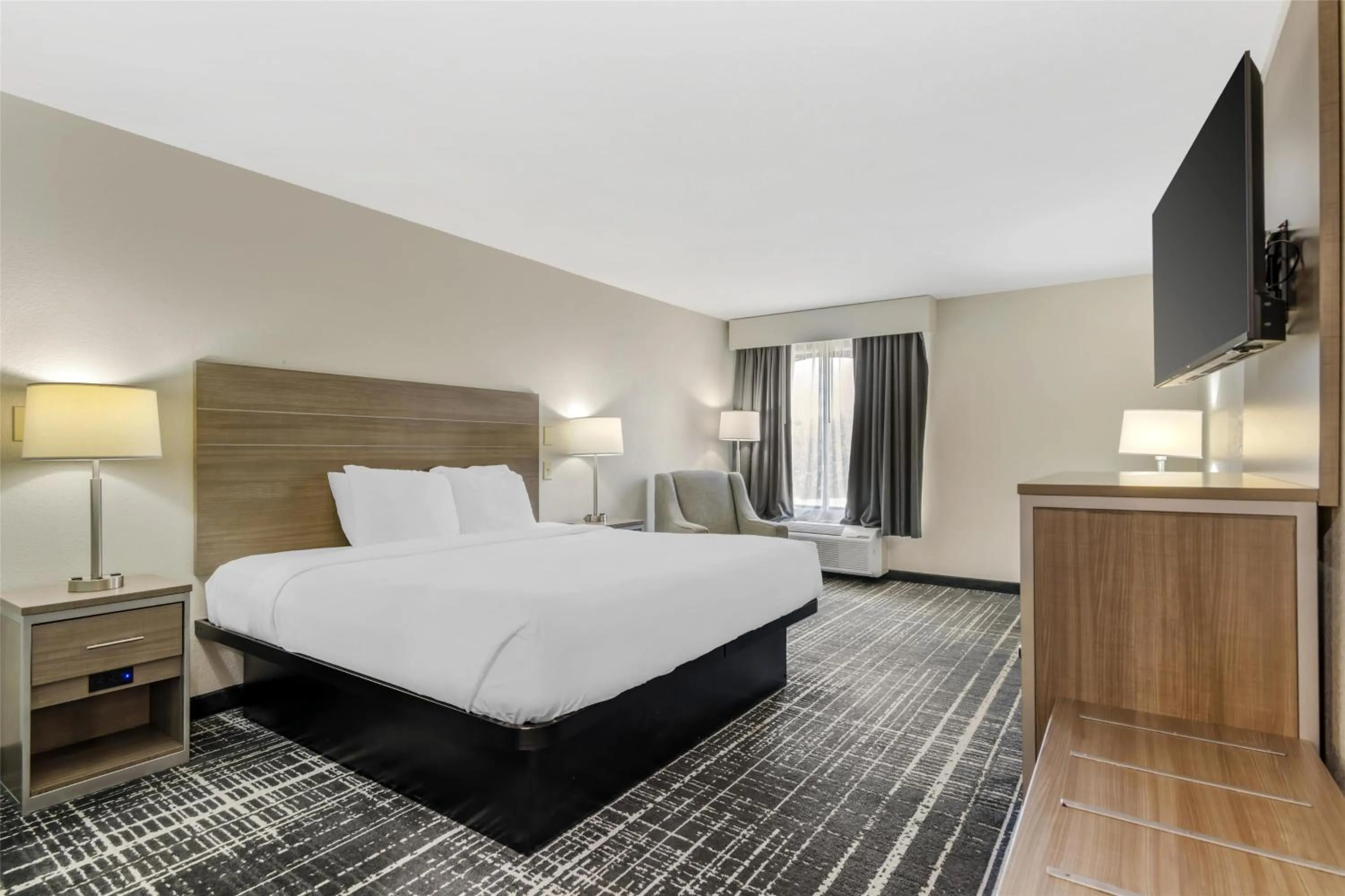 Bedroom, Bed in Best Western Commerce Inn