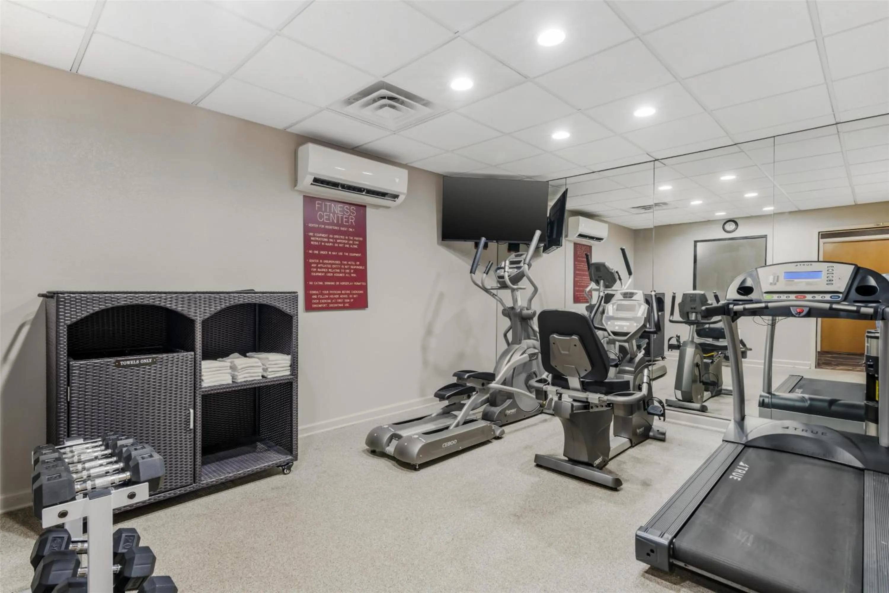 Fitness centre/facilities in Best Western Commerce Inn