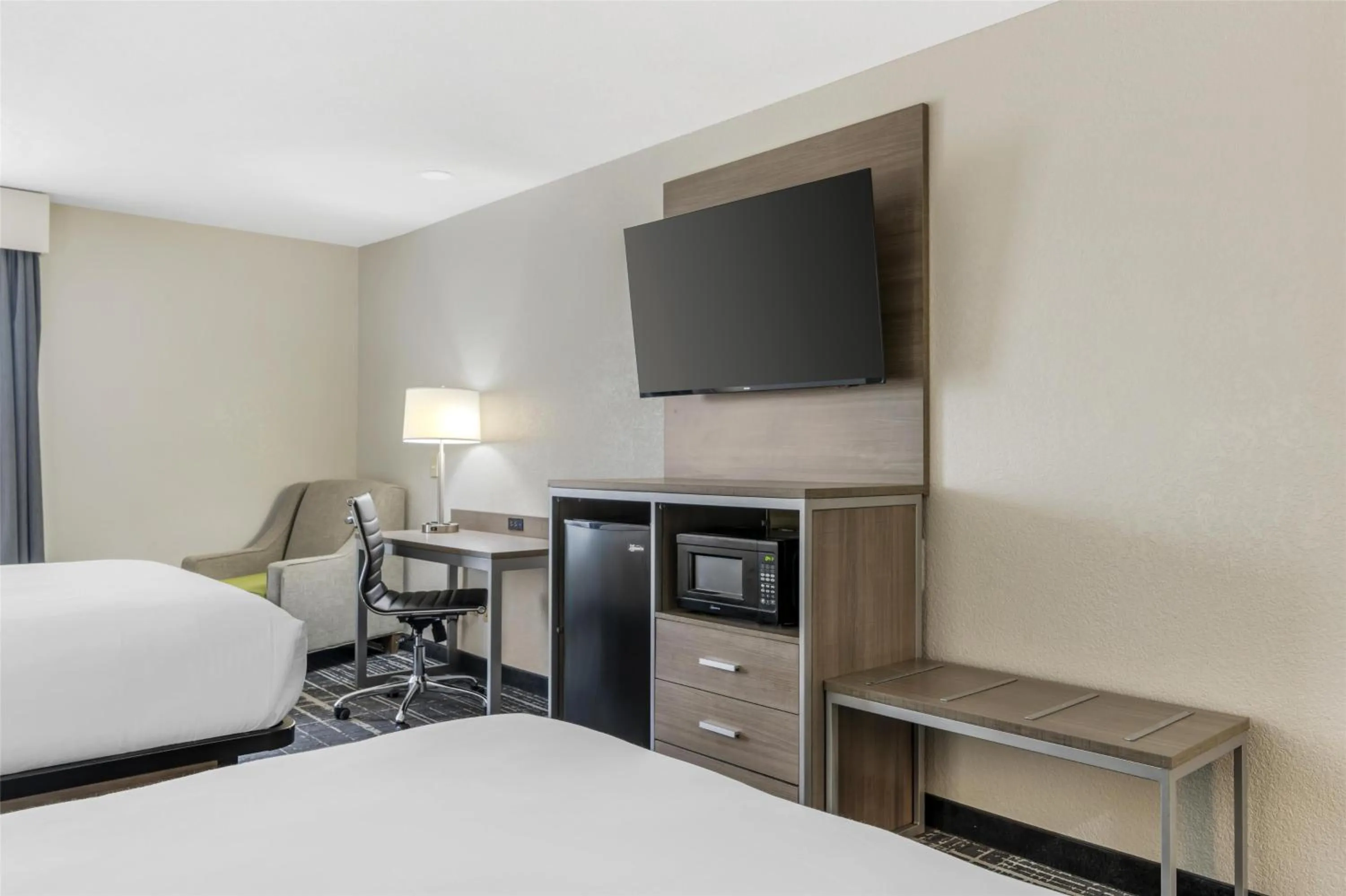 Bedroom, Bed in Best Western Commerce Inn