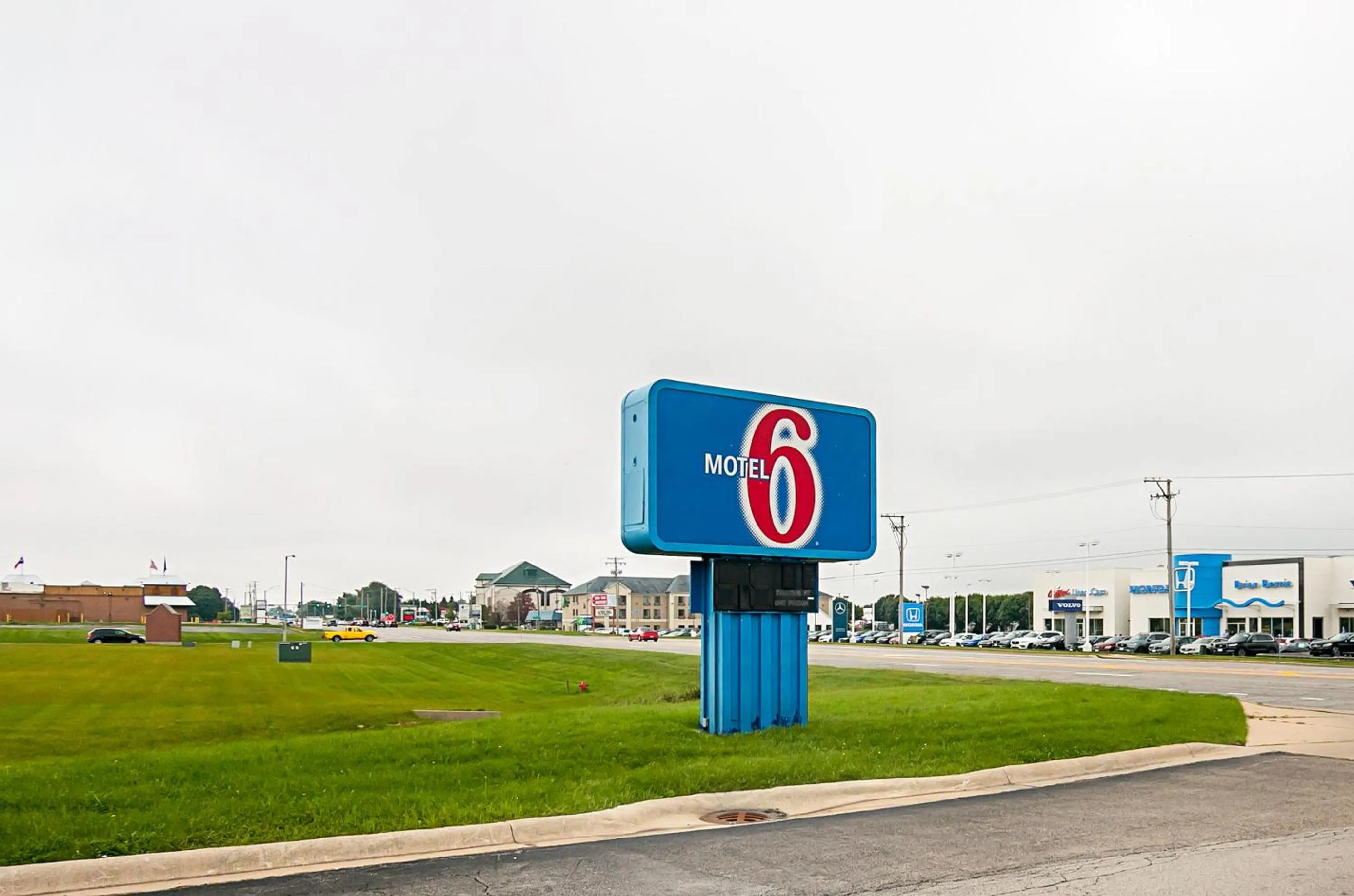 Facade/entrance in Motel 6-Sycamore, IL