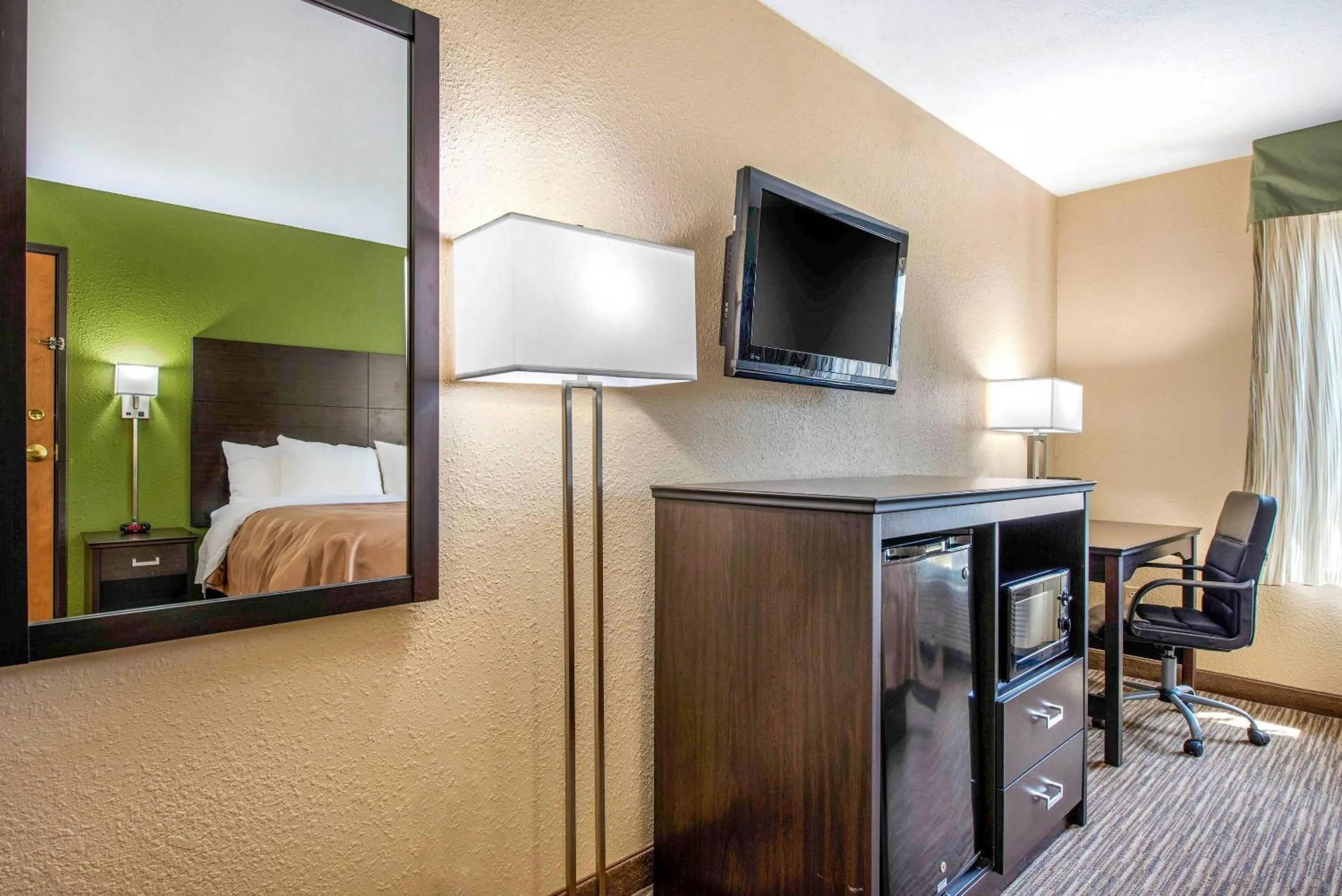 Bedroom, Bed in Quality Inn & Suites Brandenburg - Fort Knox