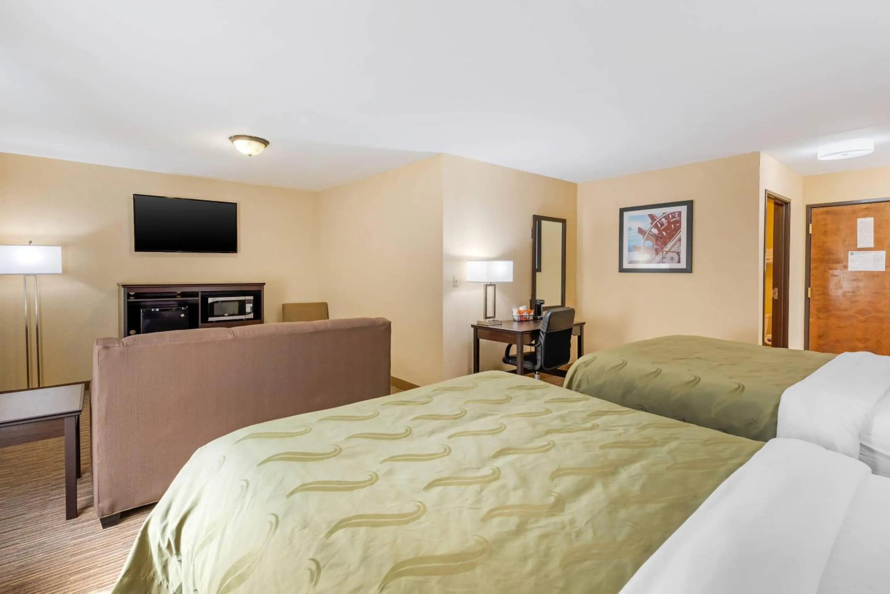 Bedroom, Bed in Quality Inn & Suites Brandenburg - Fort Knox