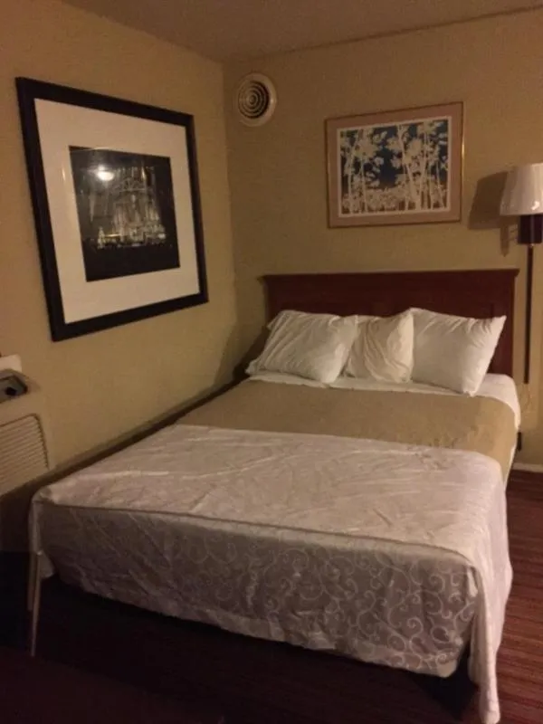 Bed in Ranch House Inn & Suites