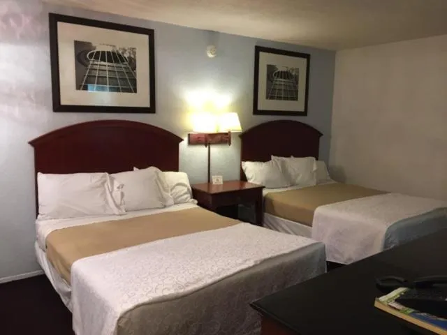 Bed in Ranch House Inn & Suites