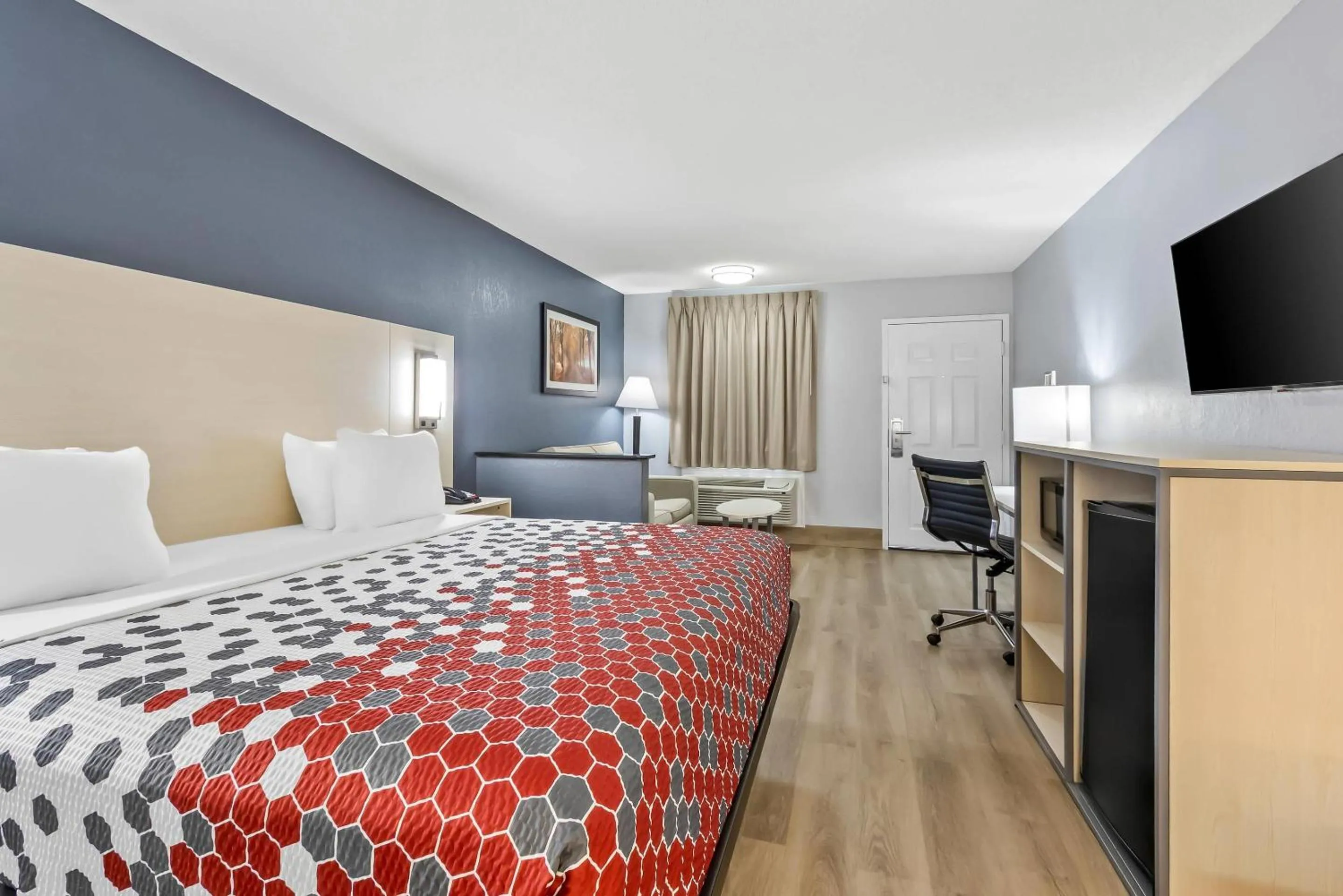 Bedroom, Bed in Econo Lodge Inn & Suites Cayce I-26 Airport