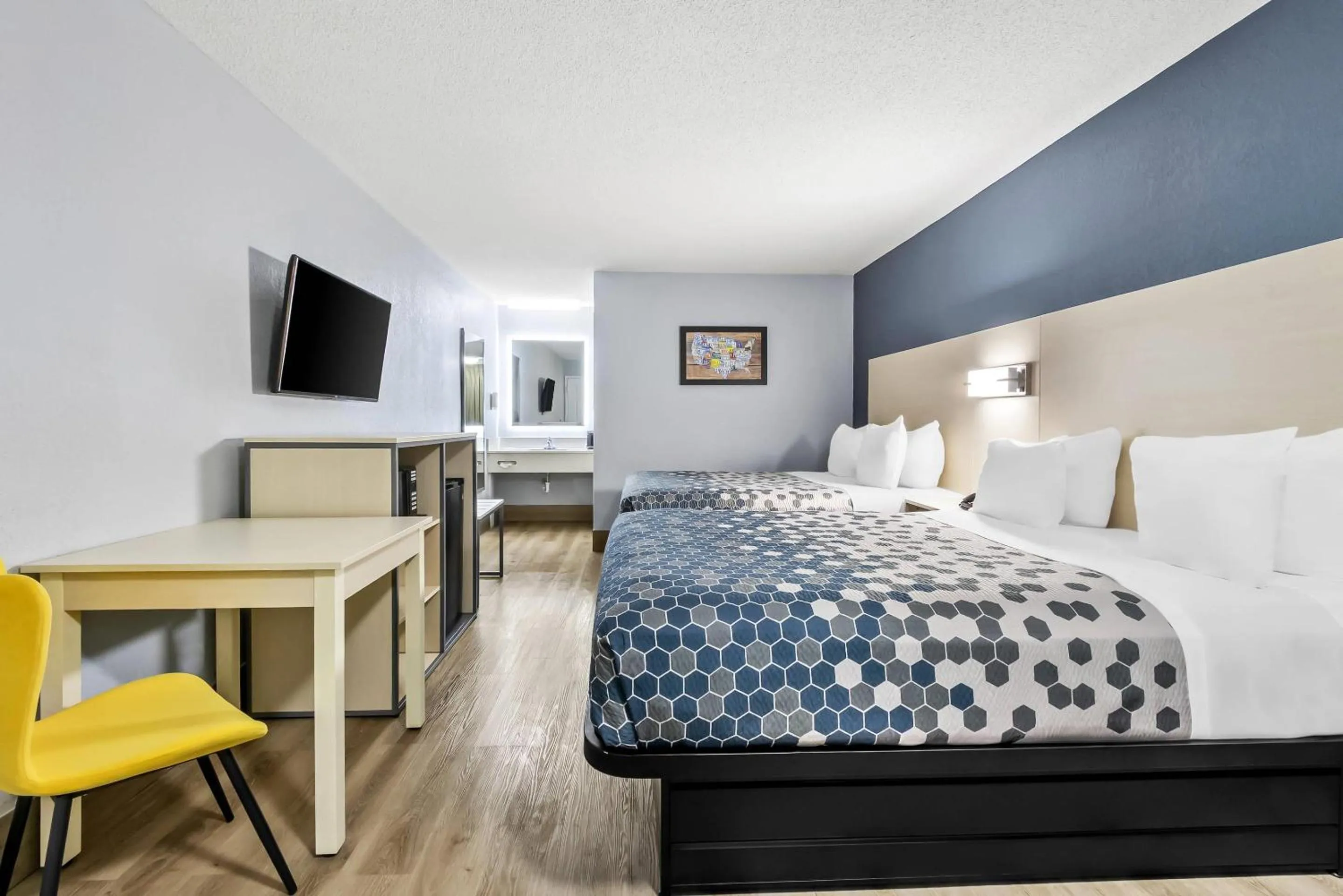 Bedroom, Bed in Econo Lodge Inn & Suites Cayce I-26 Airport