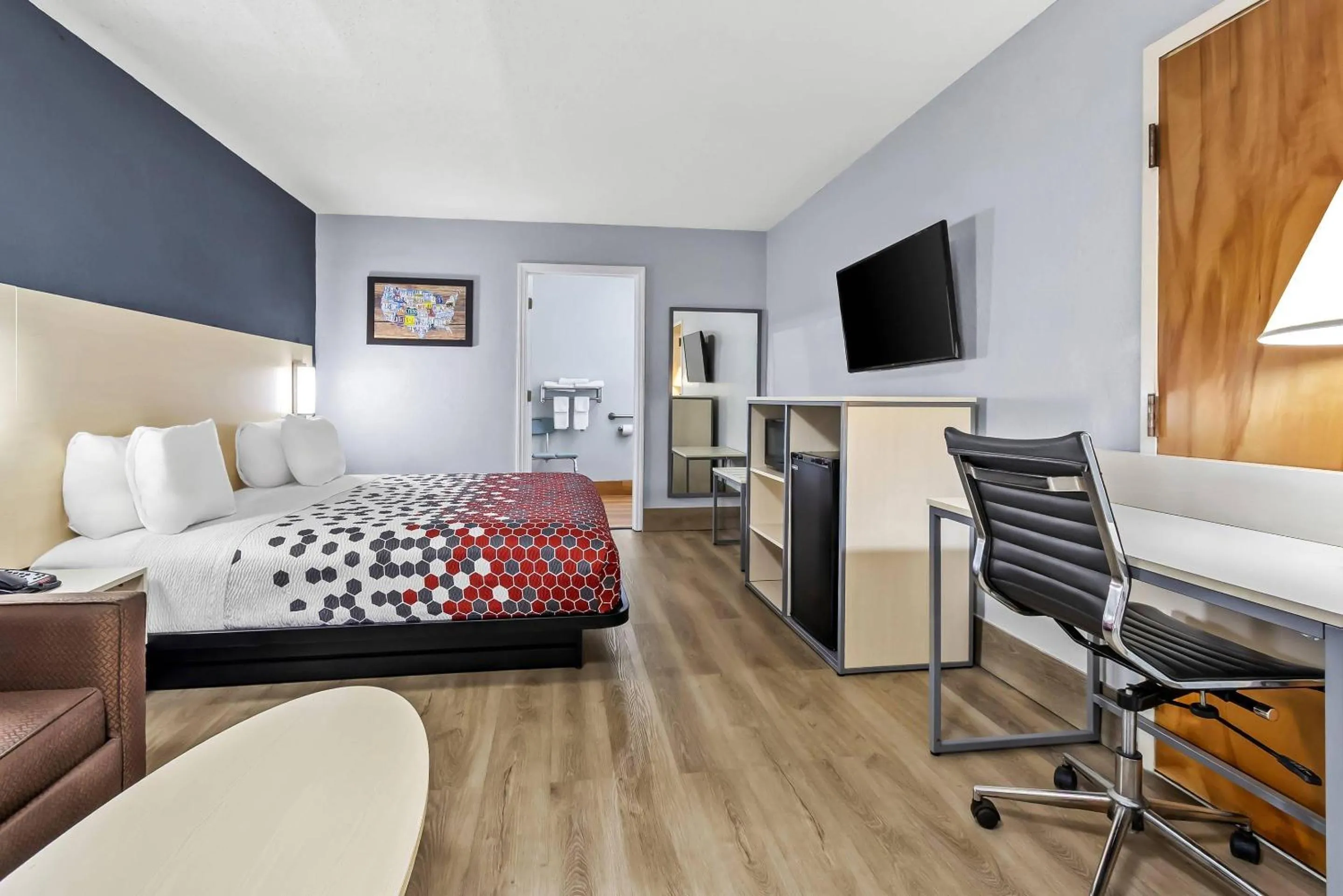 Bedroom, Bed in Econo Lodge Inn & Suites Cayce I-26 Airport