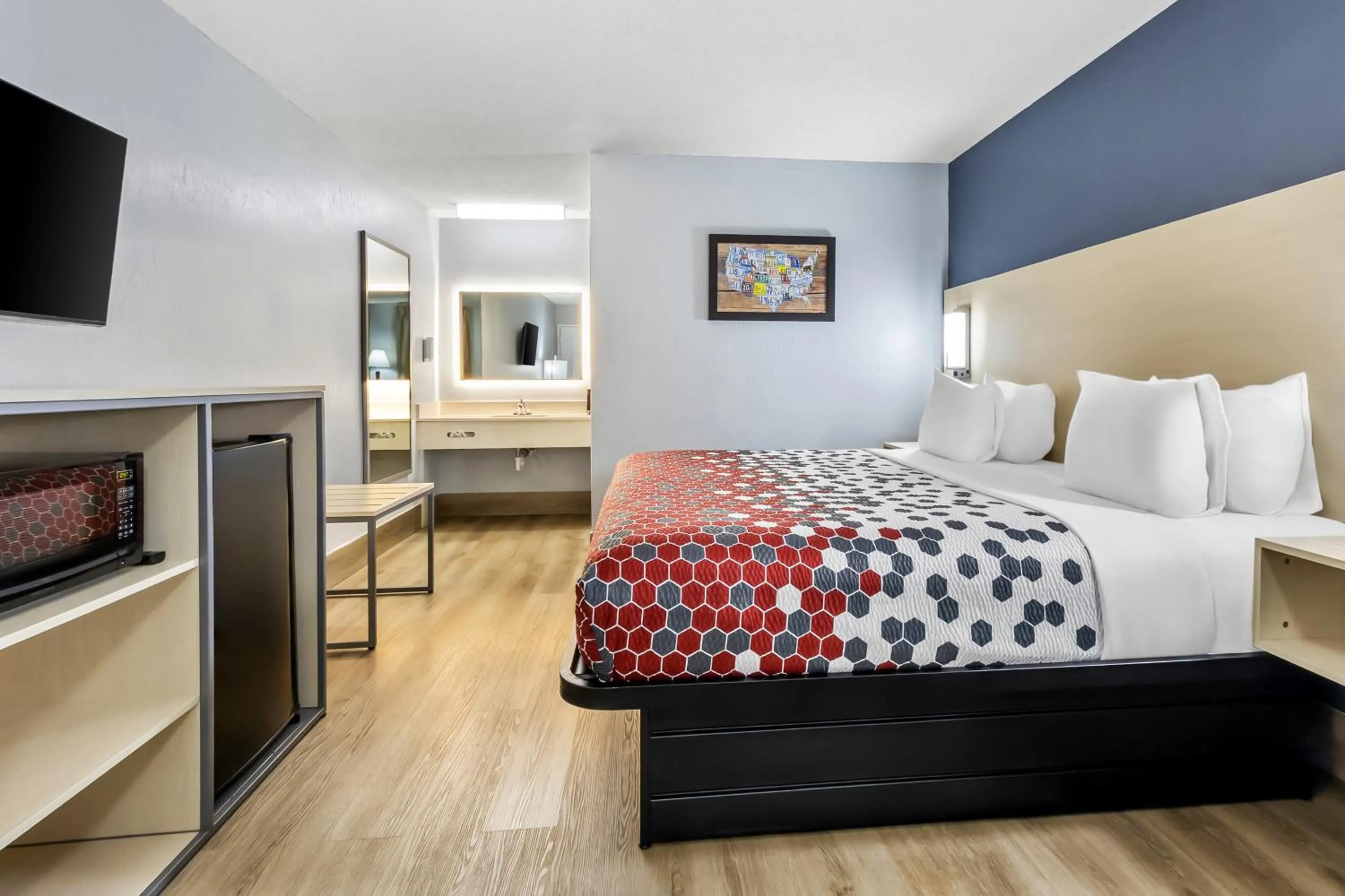 Bed in Econo Lodge Inn & Suites Cayce I-26 Airport