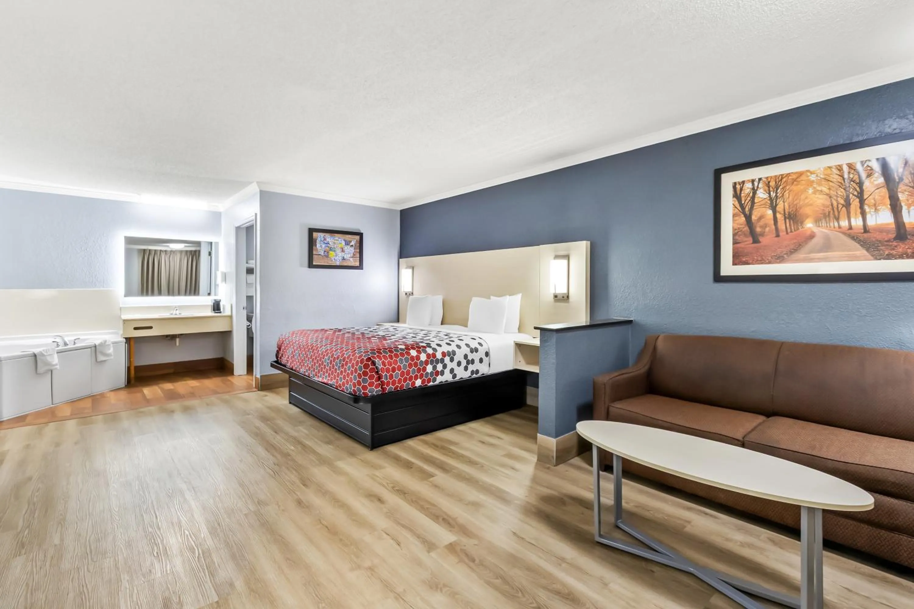 Bed in Econo Lodge Inn & Suites Cayce I-26 Airport