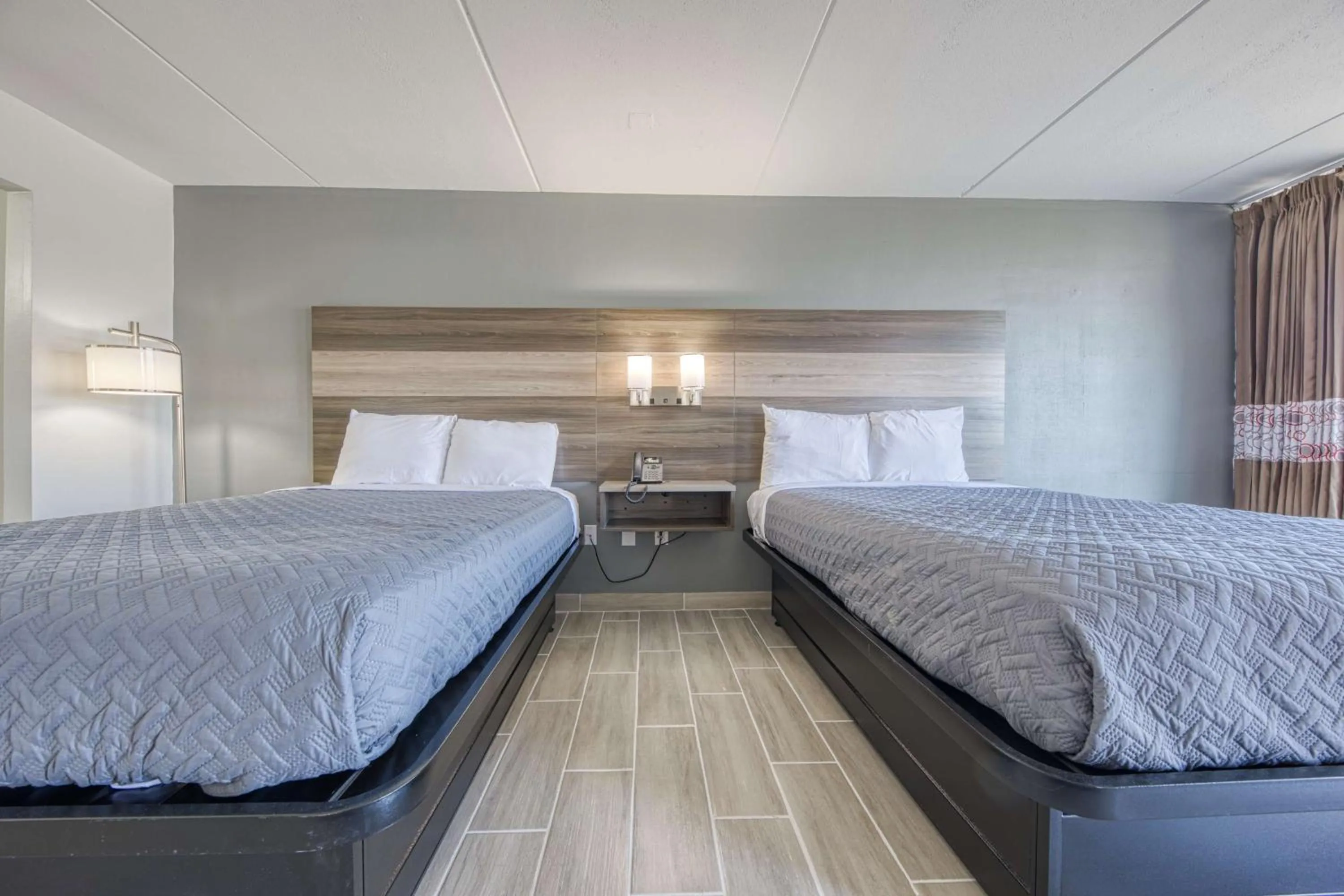 Bed in Americas Best Value Inn Stearns, KY