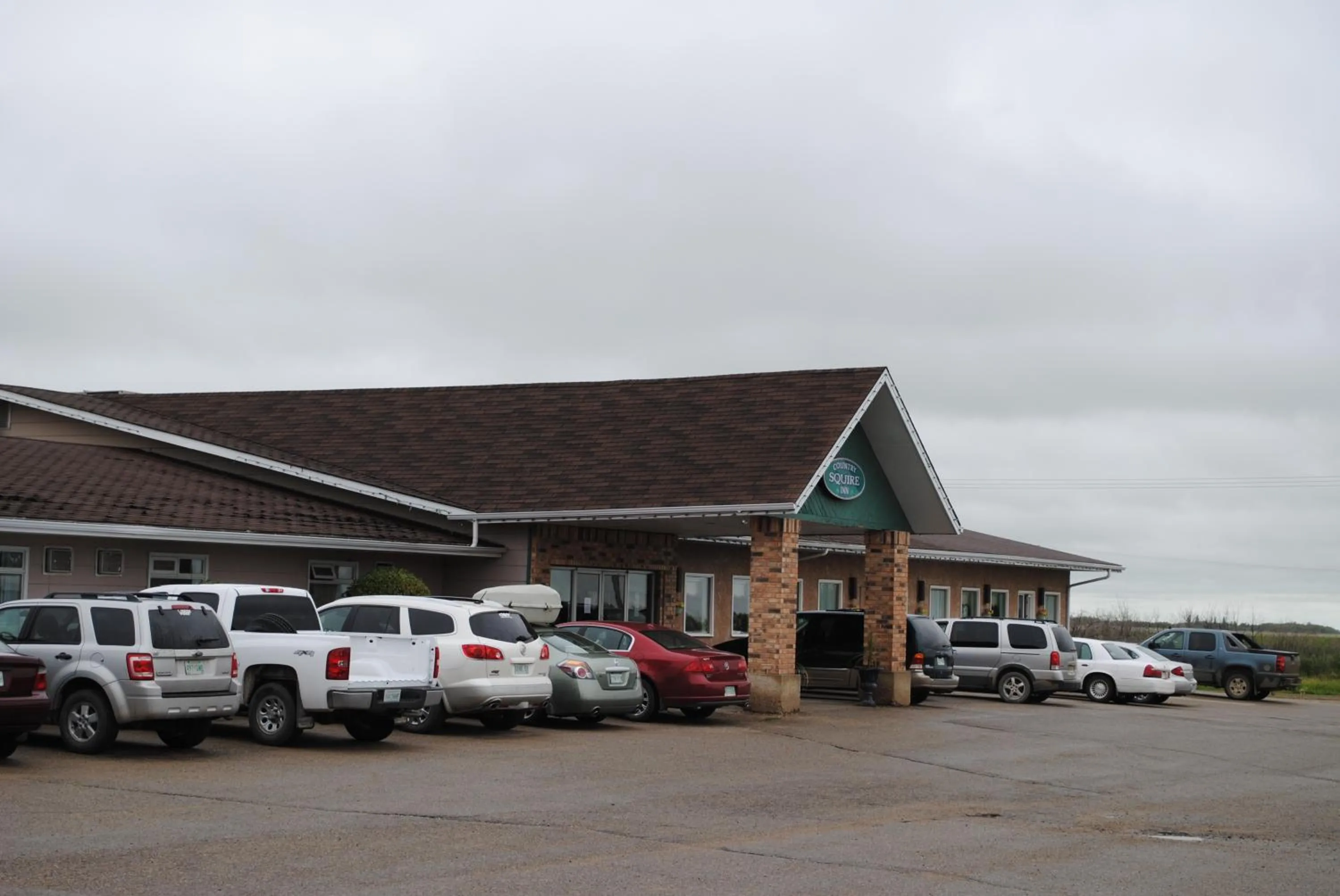 Property building in Moosomin Country Squire Inn