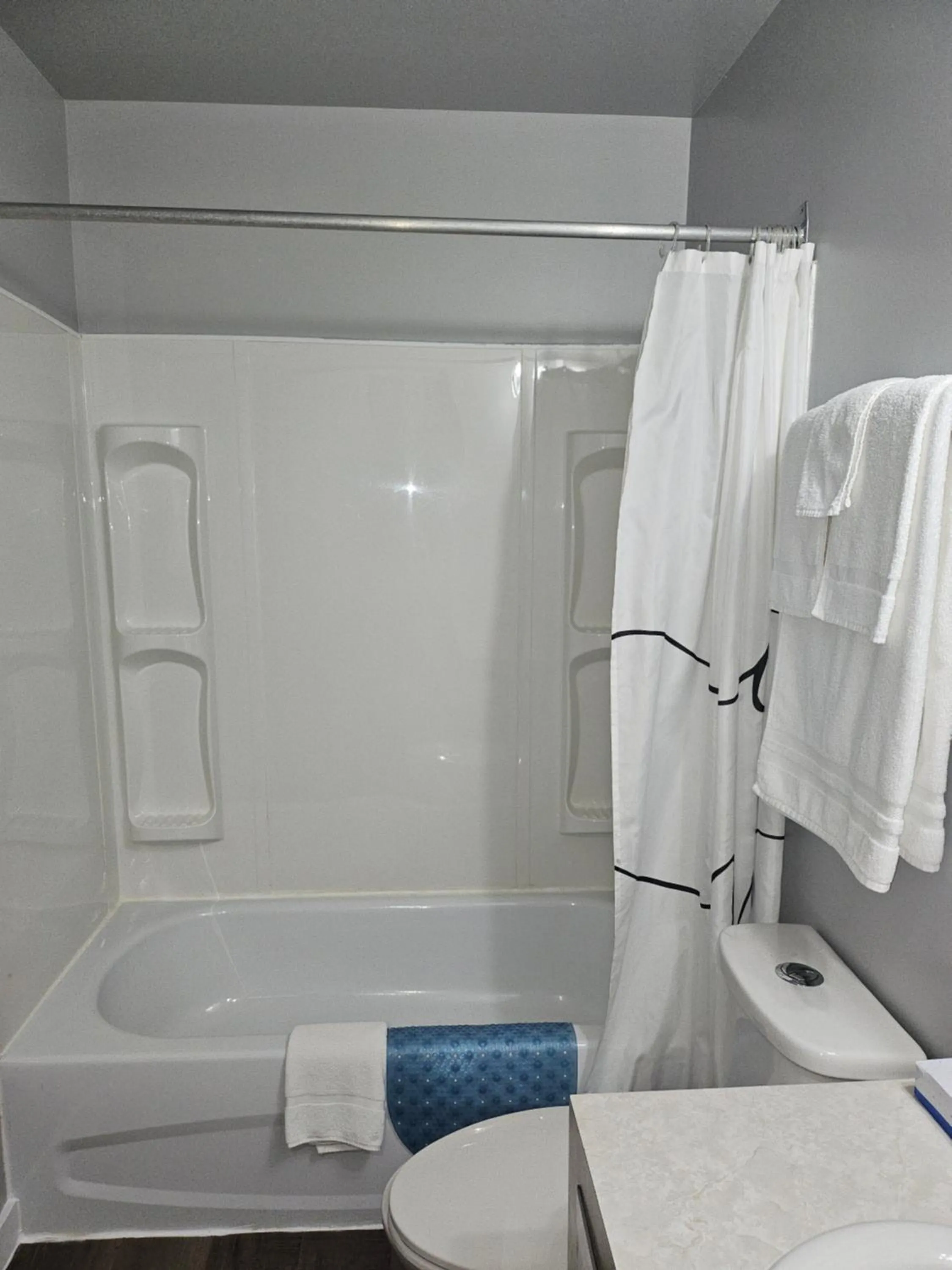 Moosomin Country Squire Inn