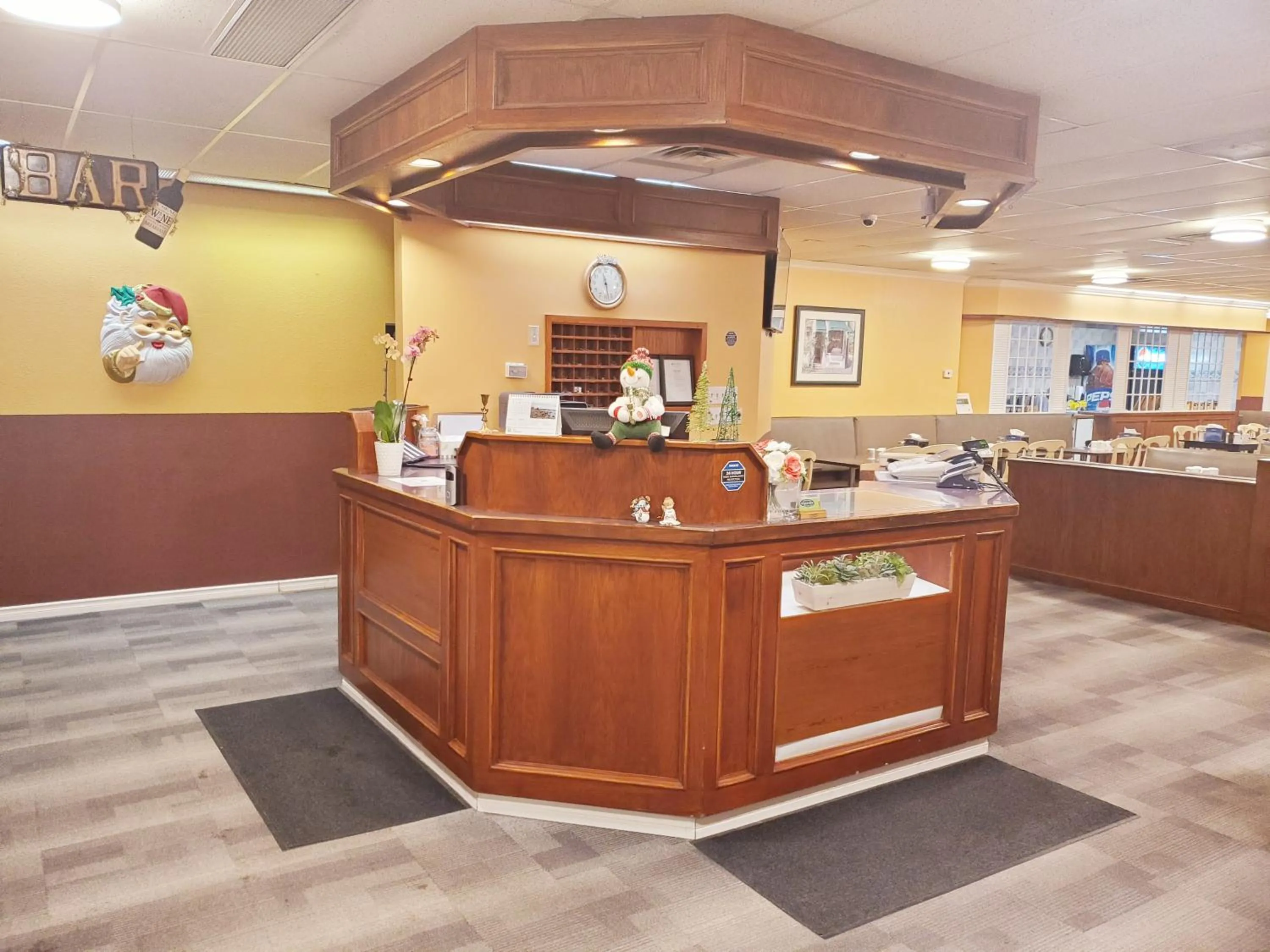 Lobby or reception in Moosomin Country Squire Inn