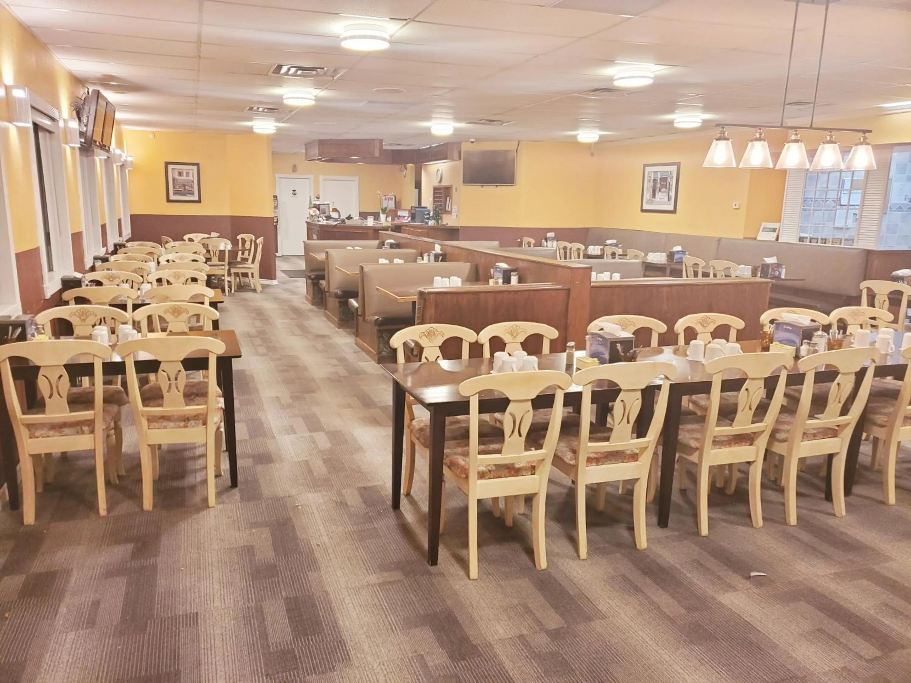 Restaurant/places to eat in Moosomin Country Squire Inn