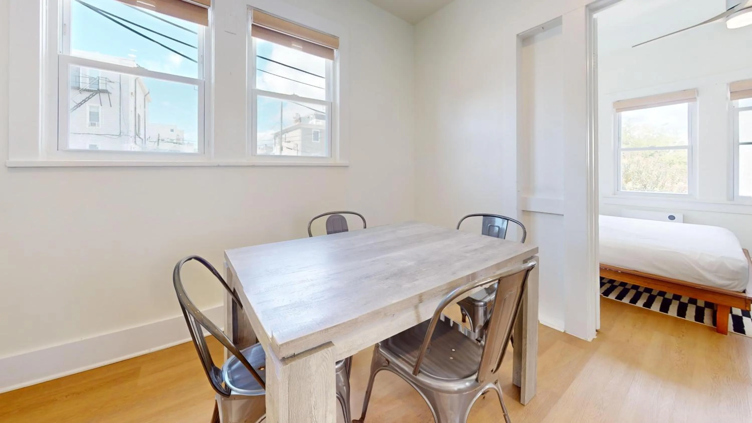 Seating area, Bed in The Cove