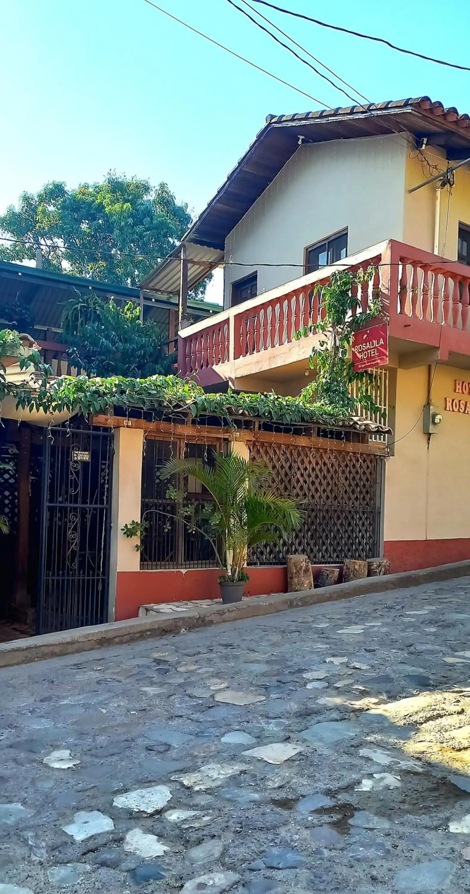 Facade/entrance in Hotel Rosalila