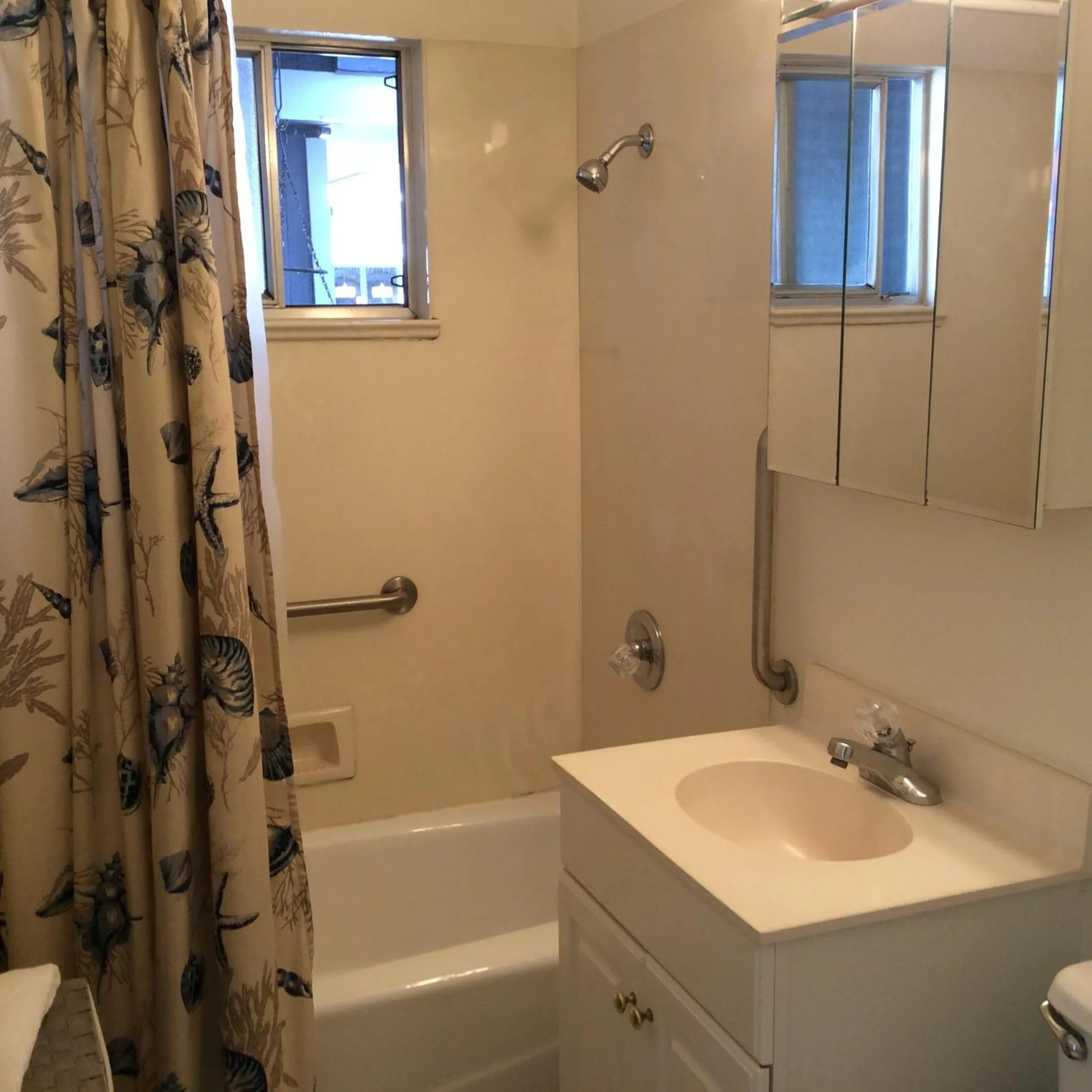 Bathroom in Gray's Inn & Gallery