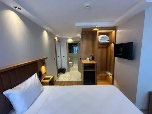 Deluxe Double Room in KAYA HOTEL BEYOGLu Deluxe Double Room in KAYA HOTEL BEYOGLu