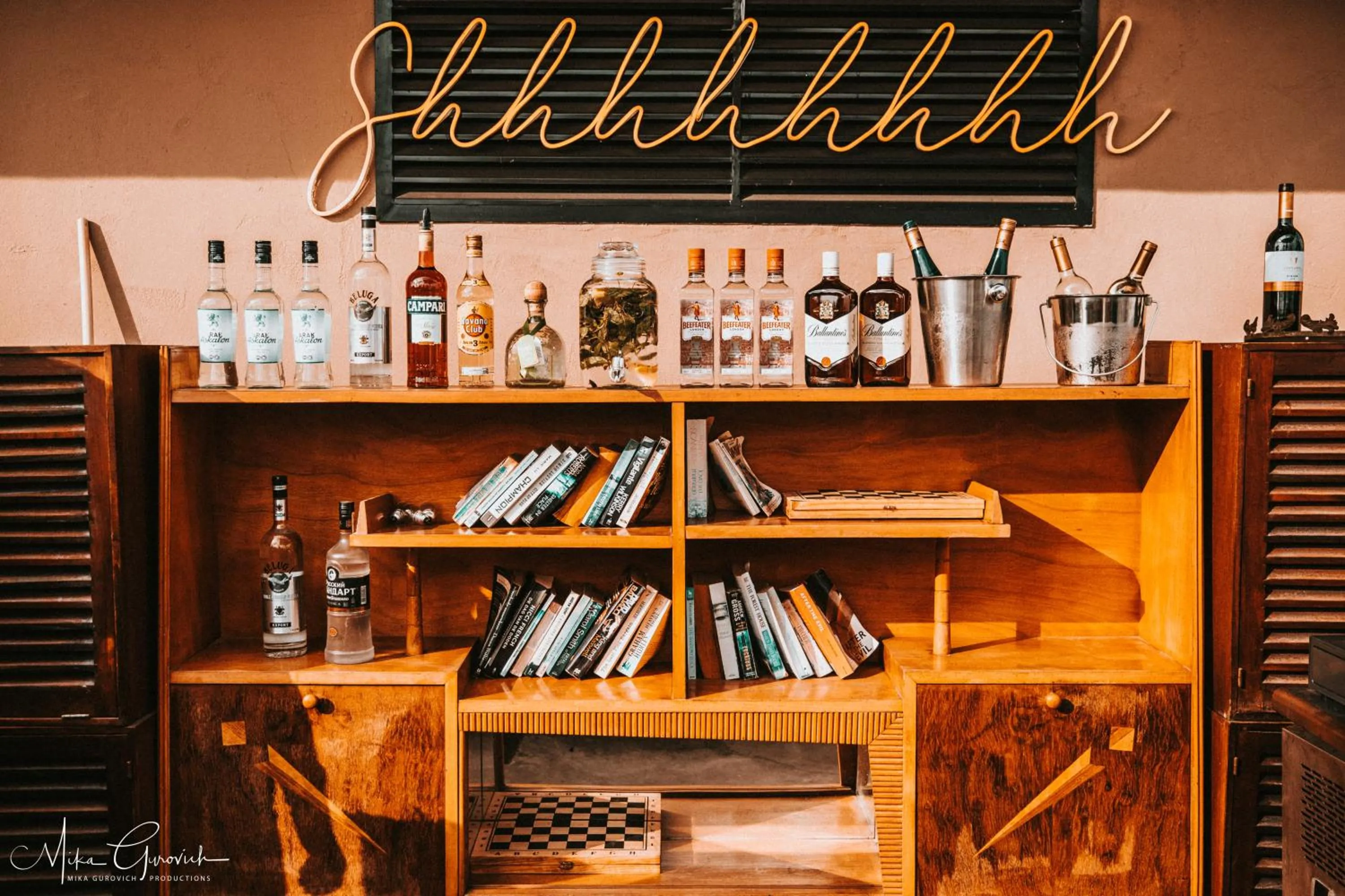 Lounge or bar in Dave Levinsky, a member of Brown Hotels