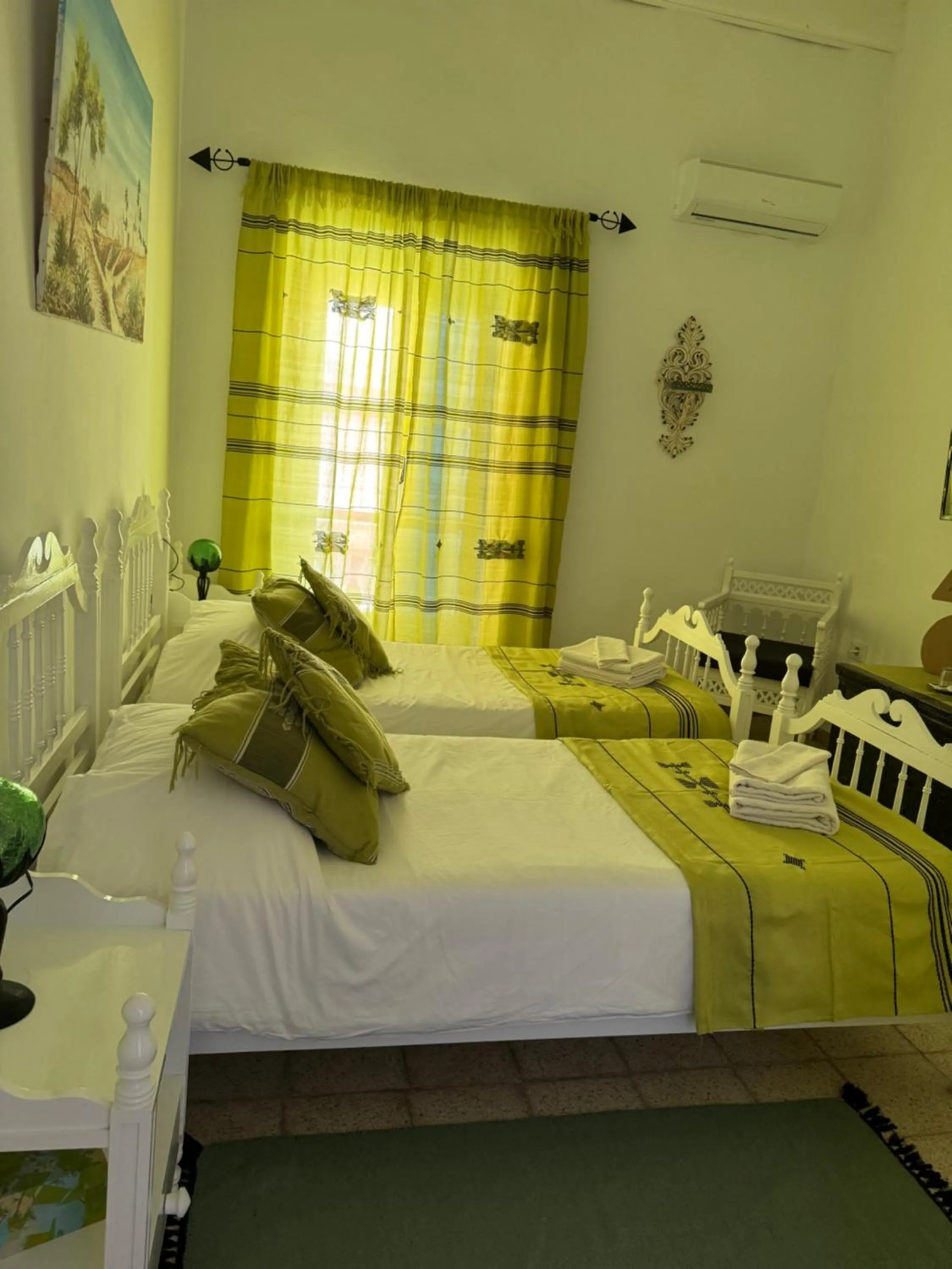 Photo of the whole room, Bed in Dar Lola Djerba