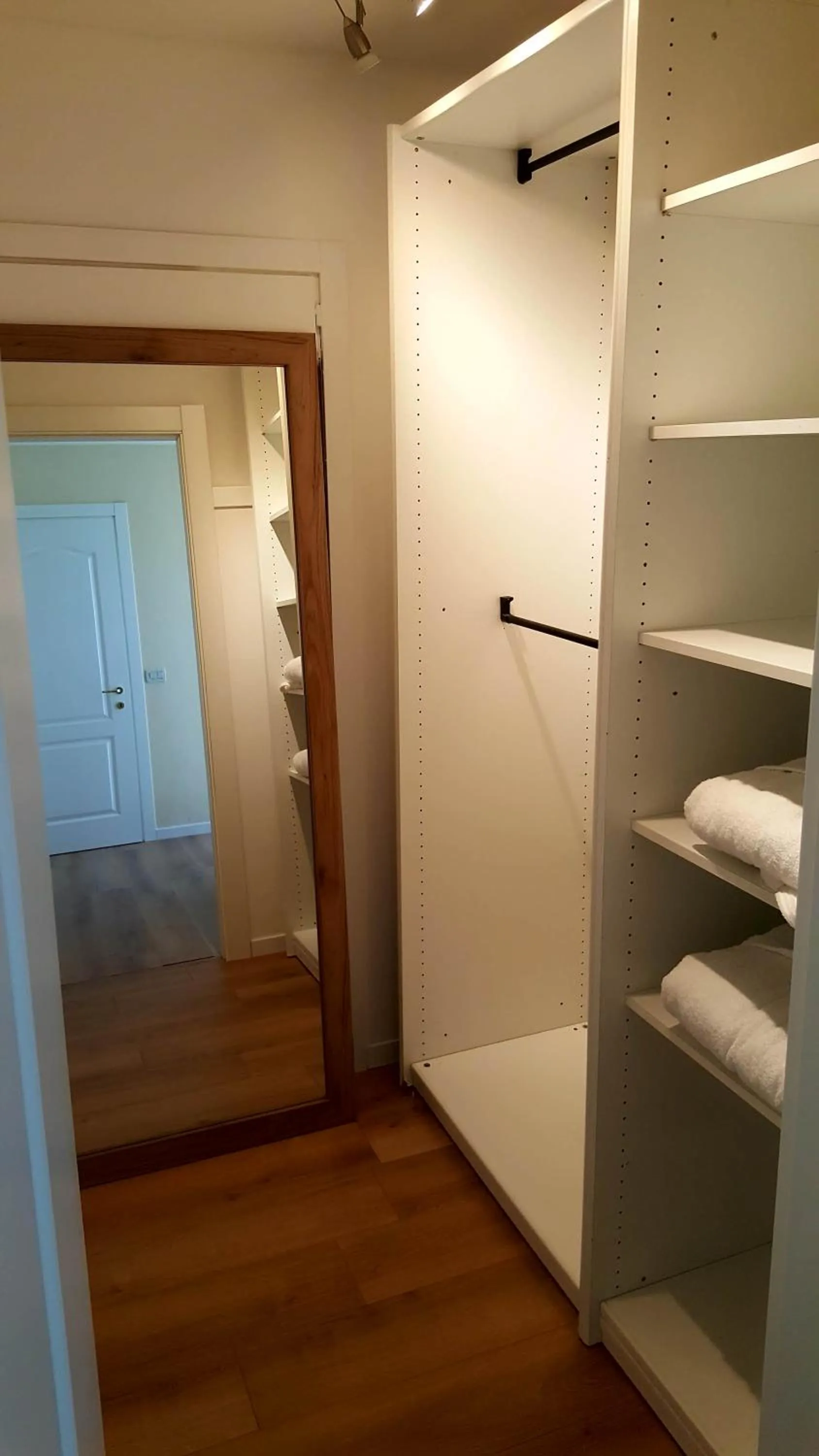 wardrobe in B&B Villa Fiorini