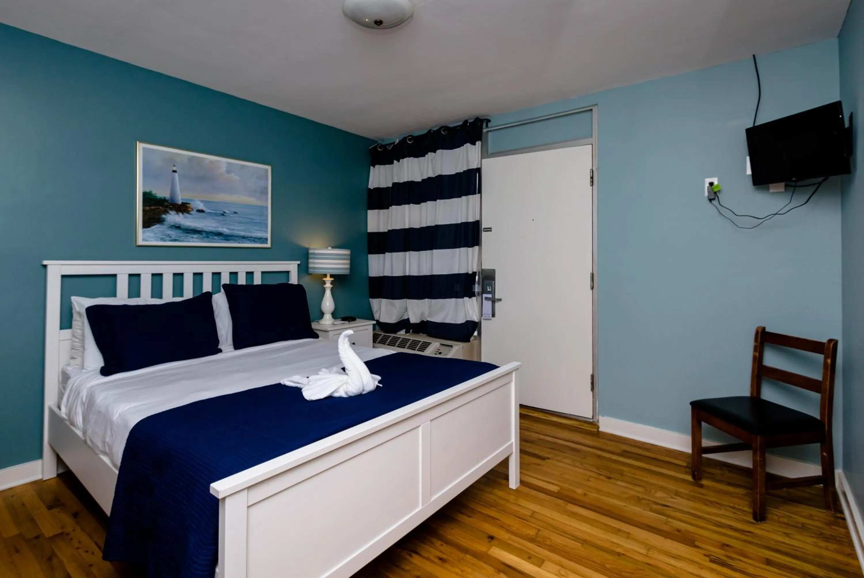 Photo of the whole room in Charlroy Motel