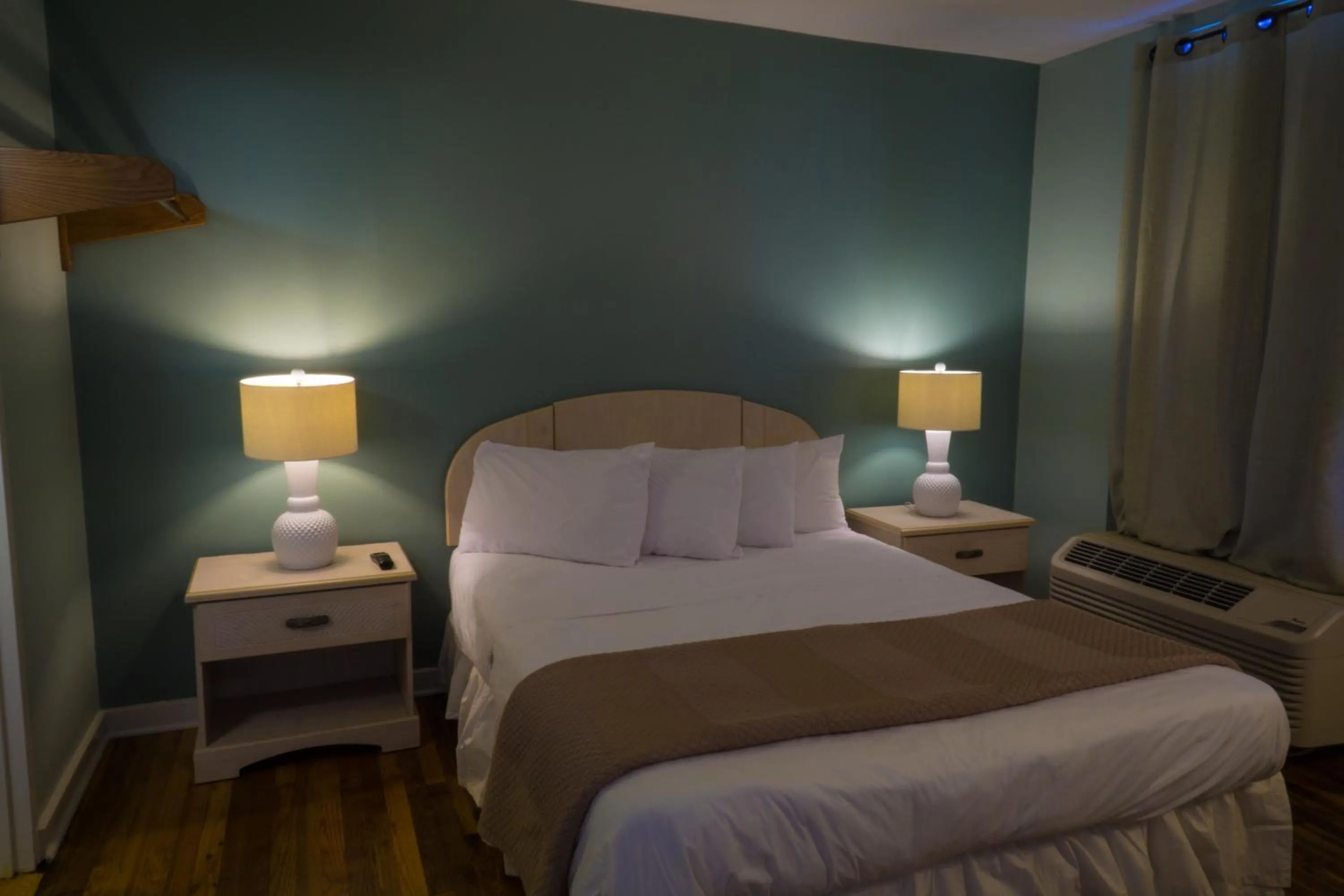 Photo of the whole room in Charlroy Motel