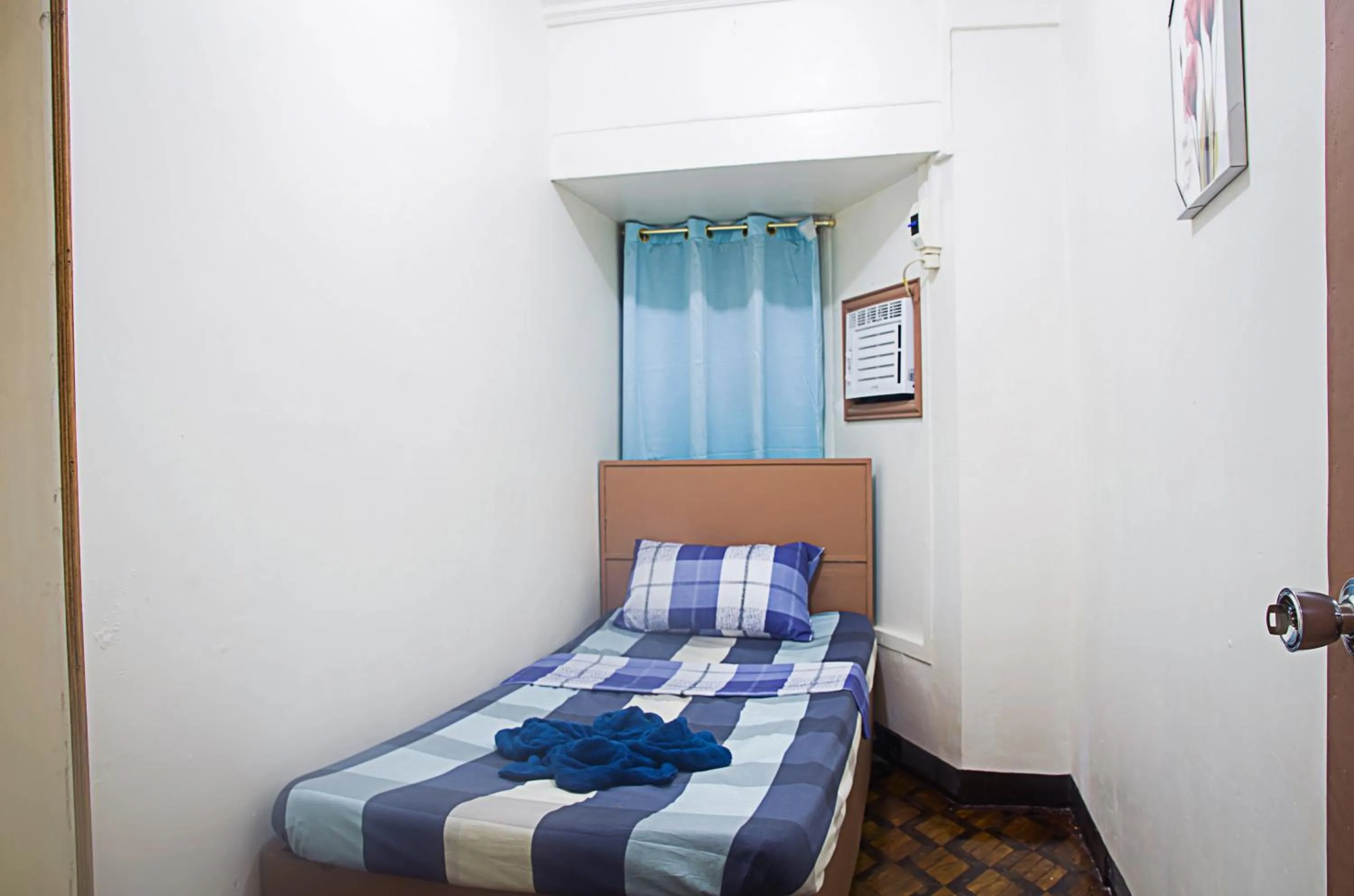 Bed in RedDoorz @ Calceta Street Cogon