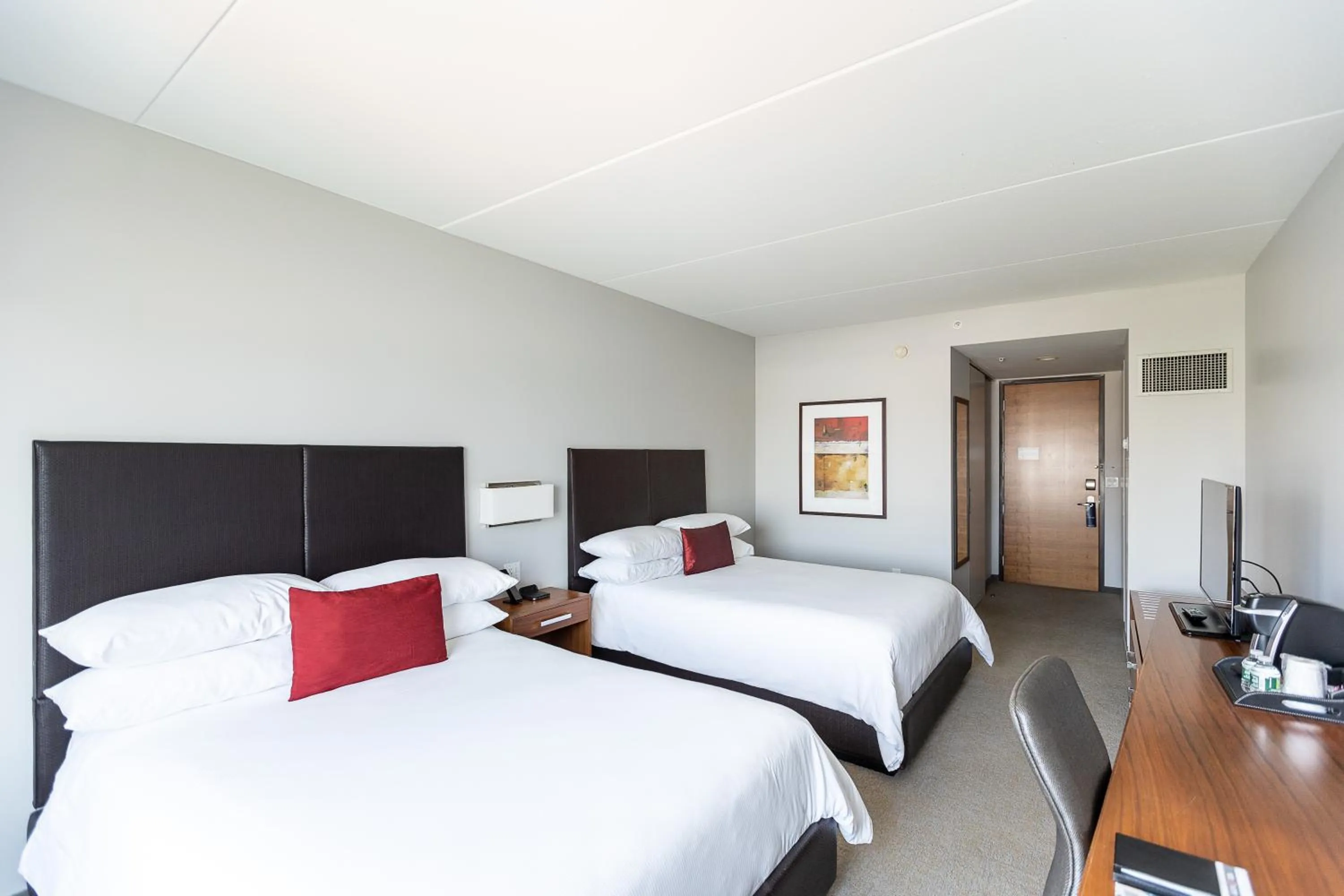 Bedroom, Bed in I Hotel and Illinois Conference Center - Champaign