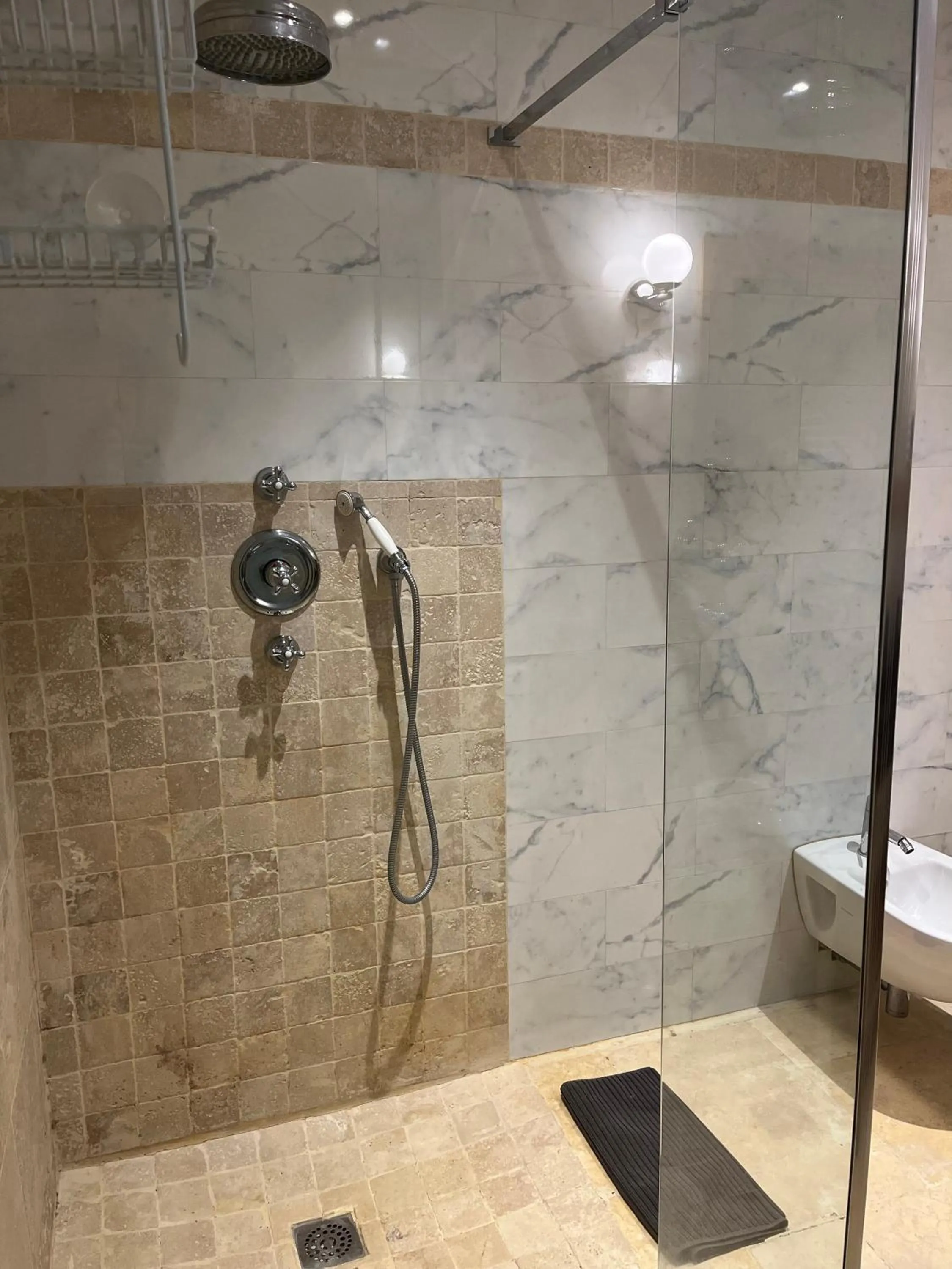 Grand Tamaris Hosting