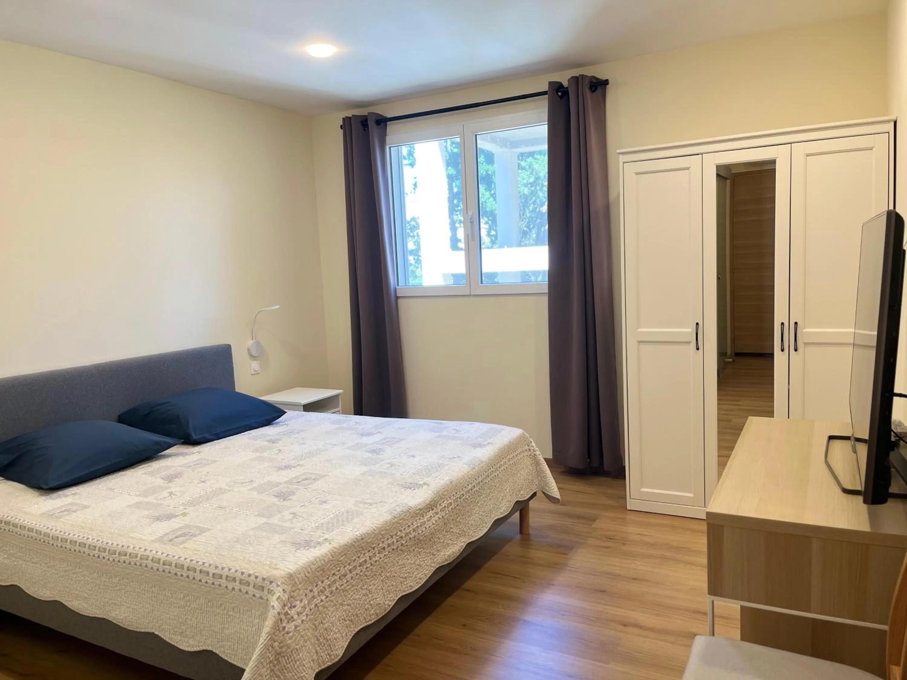 Bed in Grand Tamaris Hosting