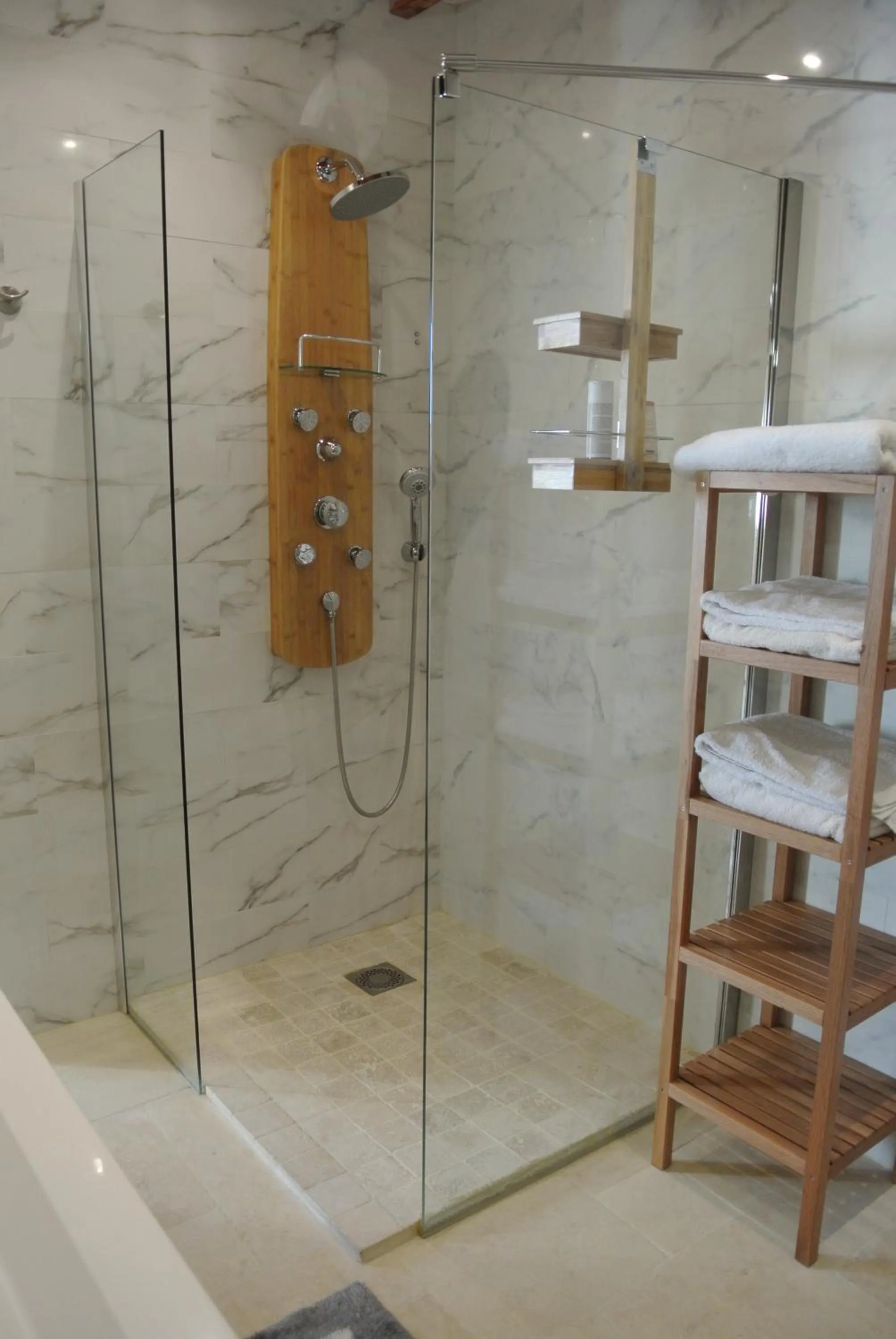 Grand Tamaris Hosting