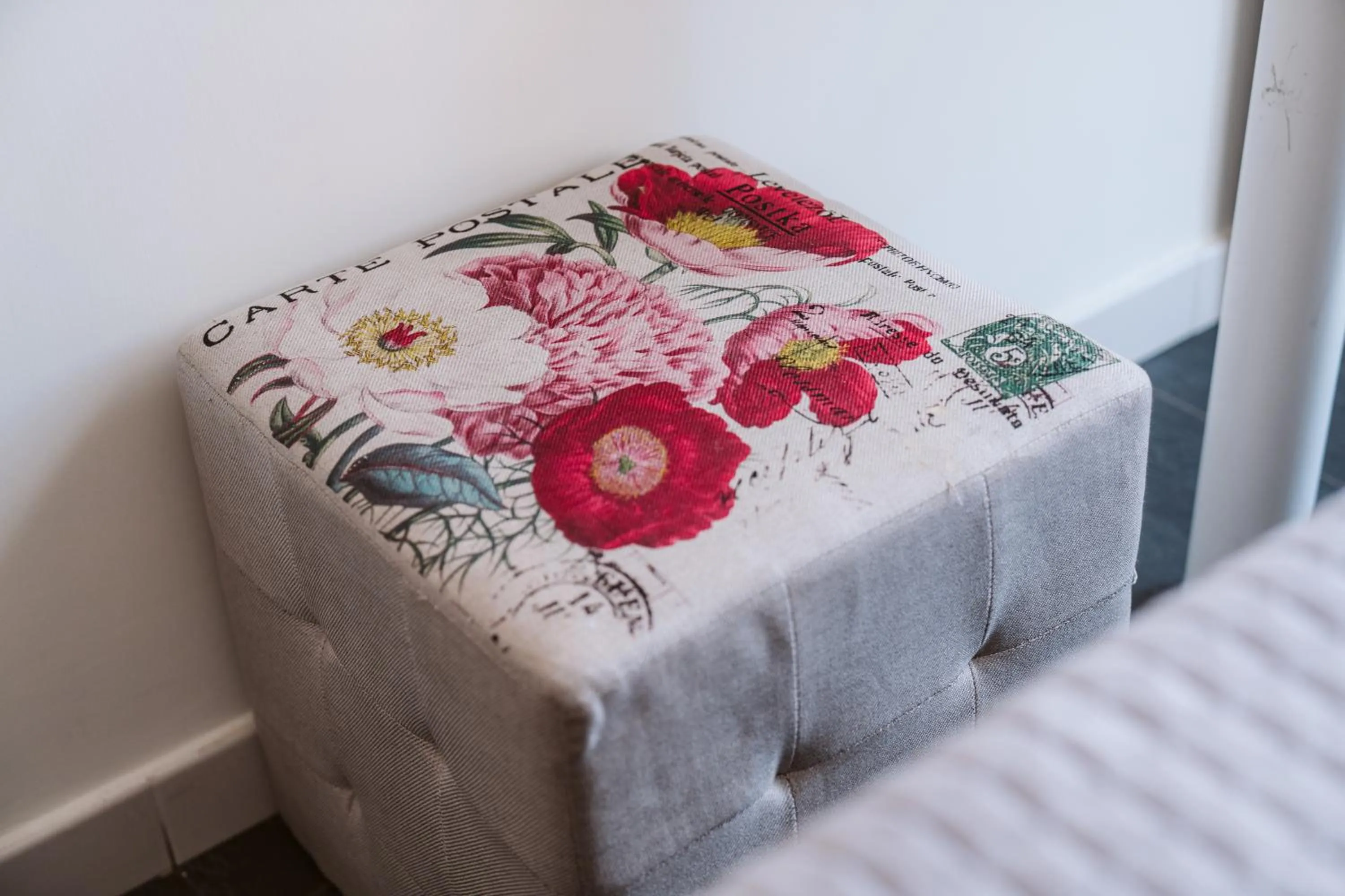 Photo of the whole room, Bed in Pandora Rooms - Pompei - Central Pompeii Near the Ruins