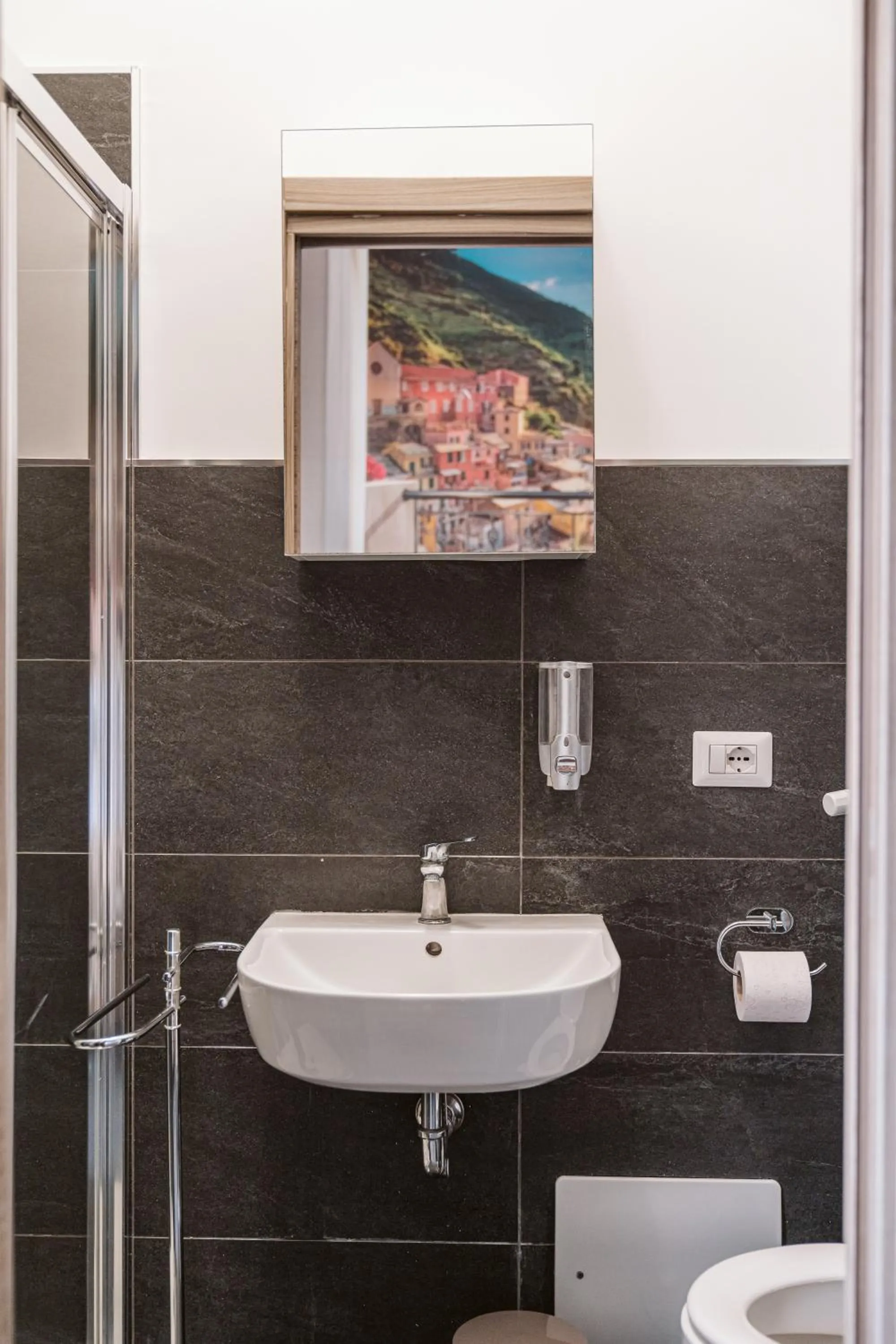 Bathroom in Pandora Rooms - Pompei - Central Pompeii Near the Ruins