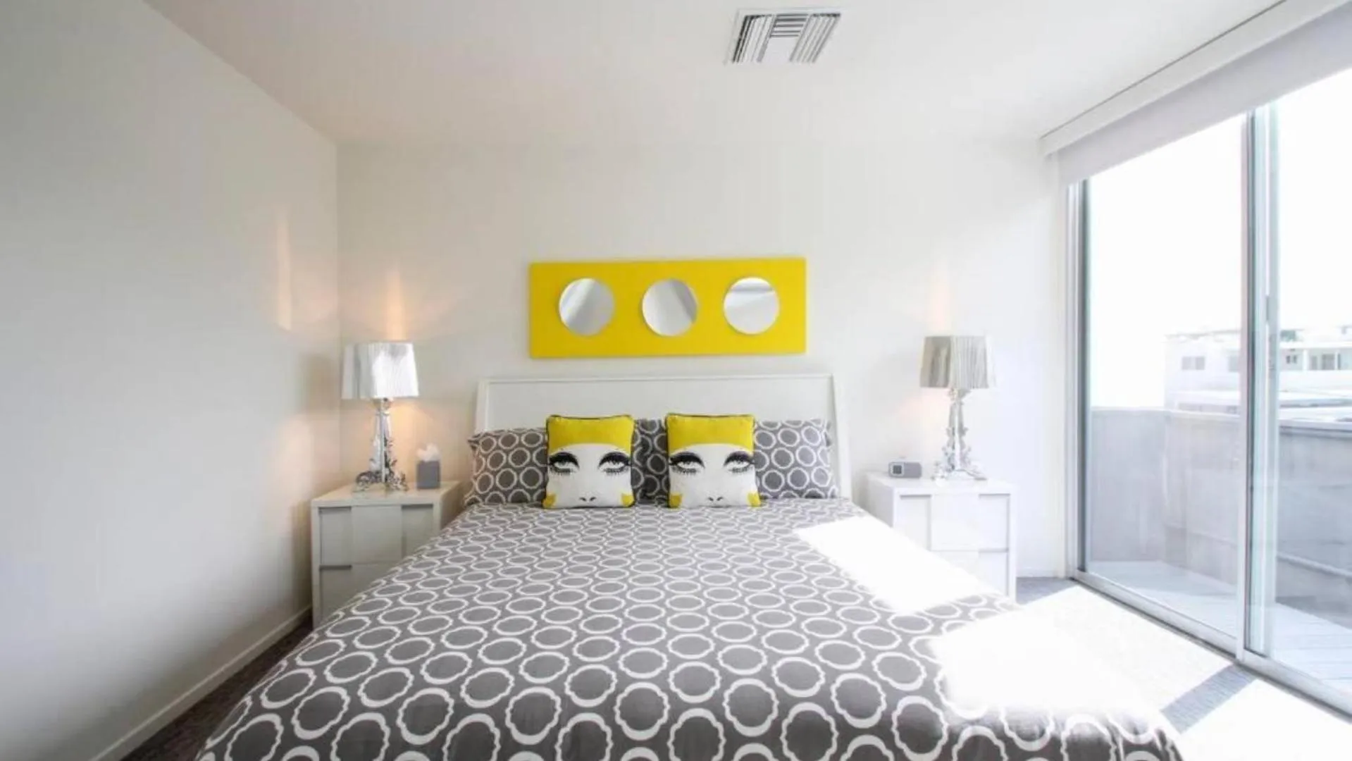 Bedroom, Bed in The Twist Palm Springs