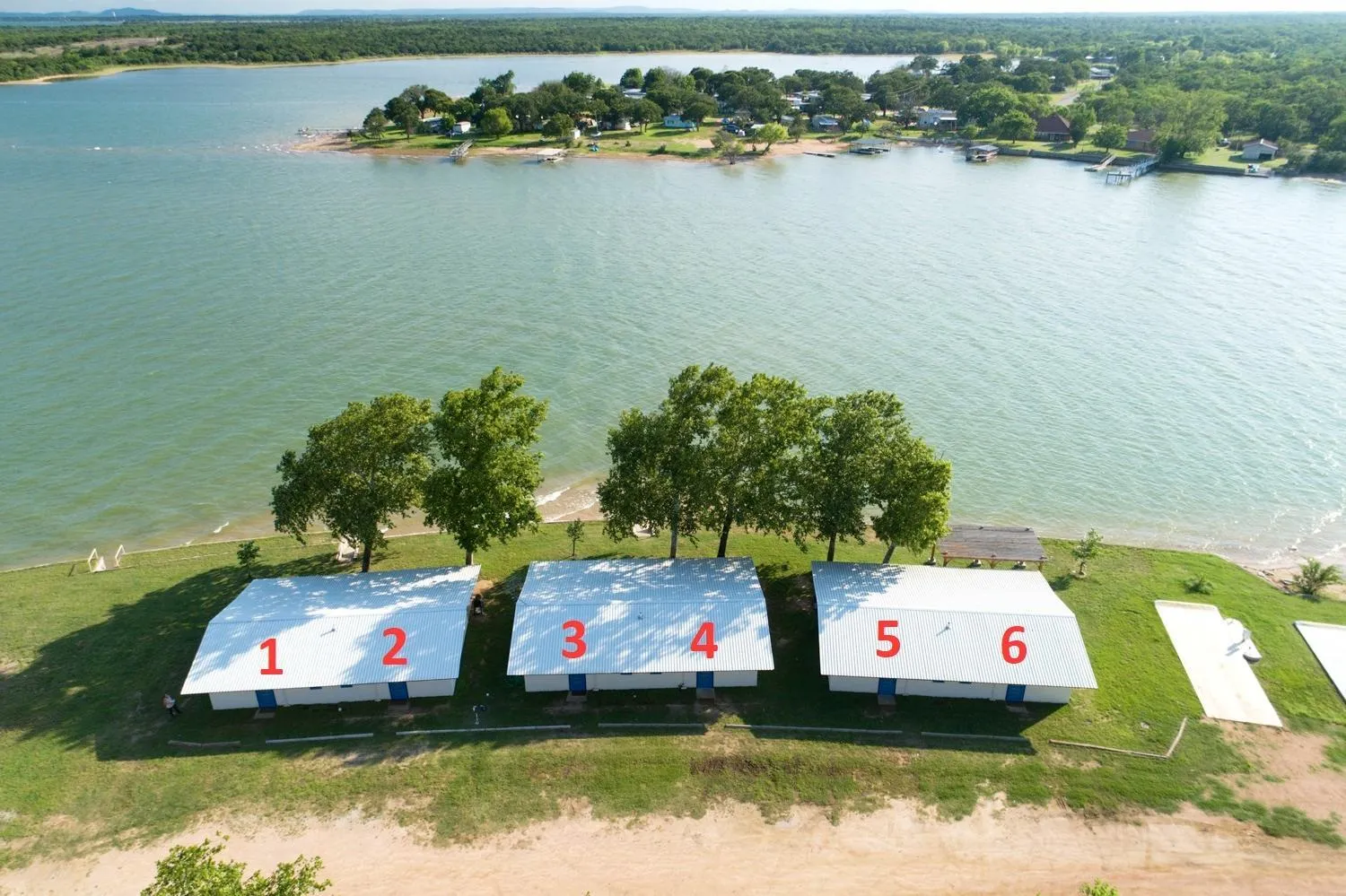 Lake view in Oasis Lake Buchanan