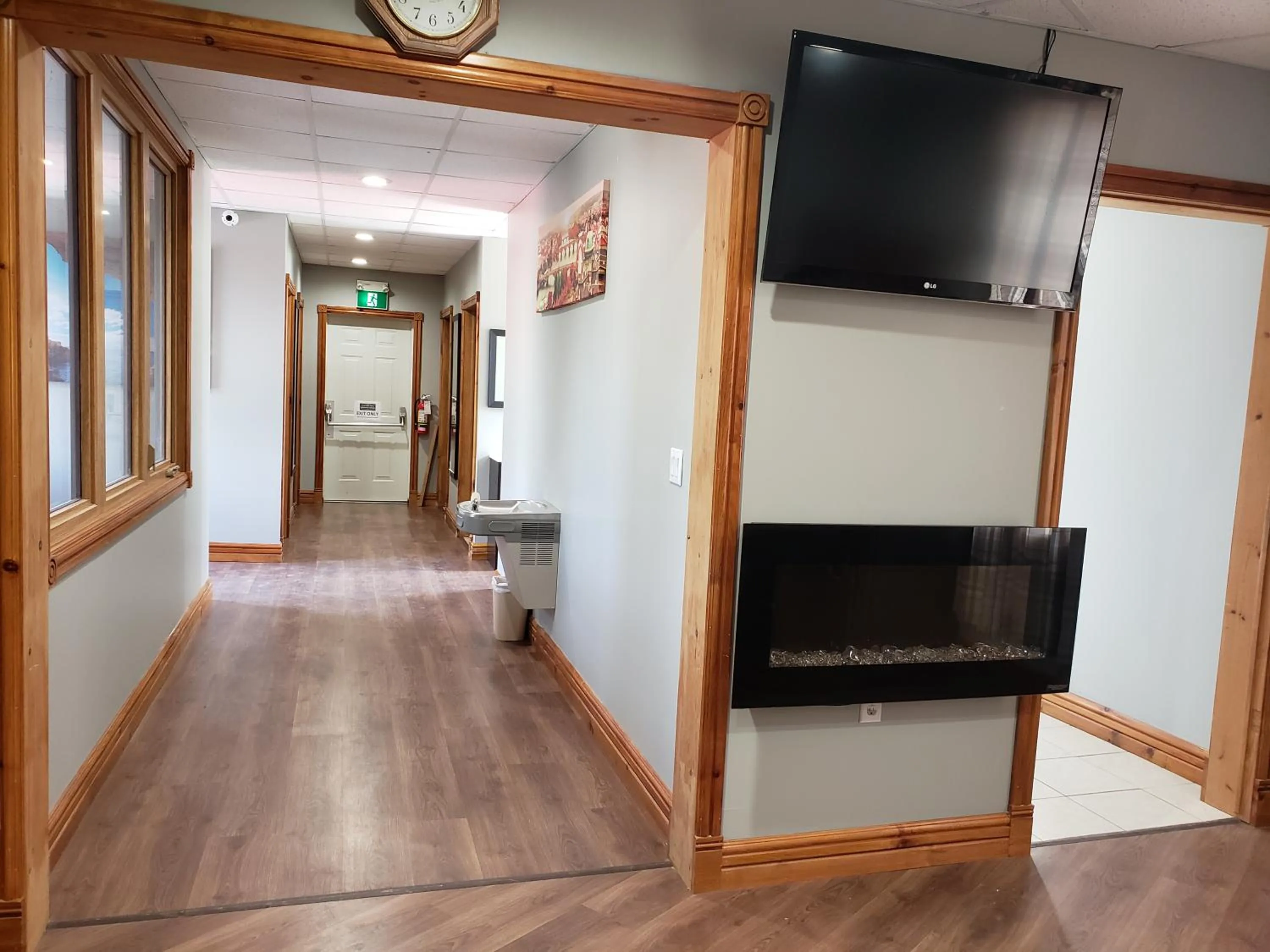 Communal lounge/ TV room in Hepworth Hostel