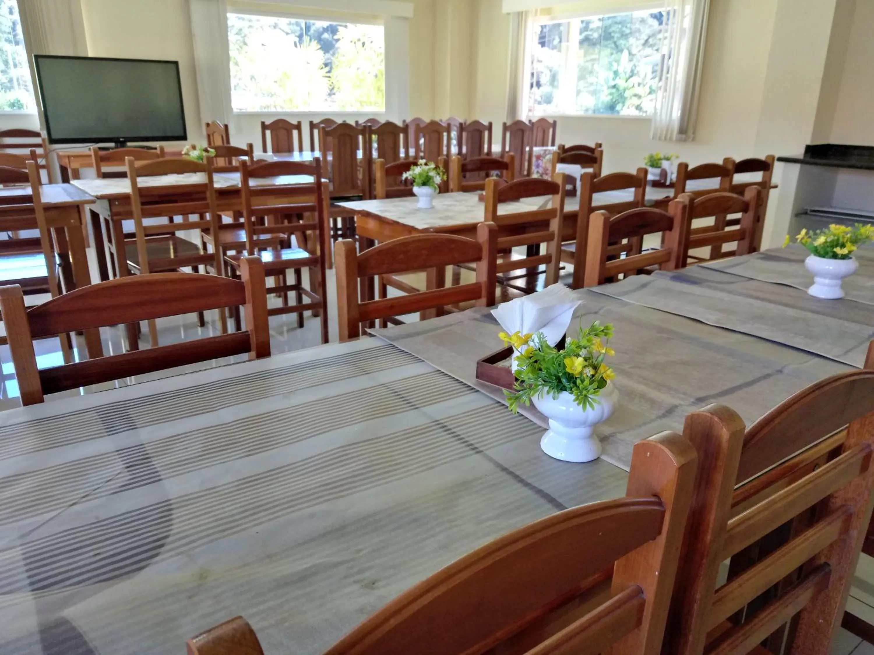 Restaurant/places to eat in Pousada Santo Antônio