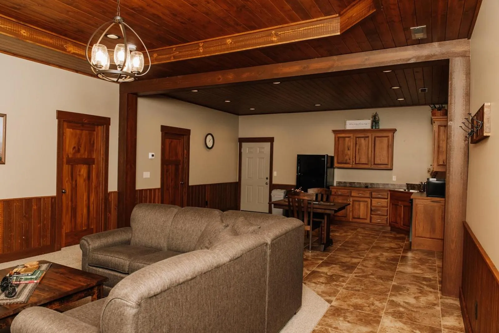 Sojourner's Lodge & Log Cabin Suites