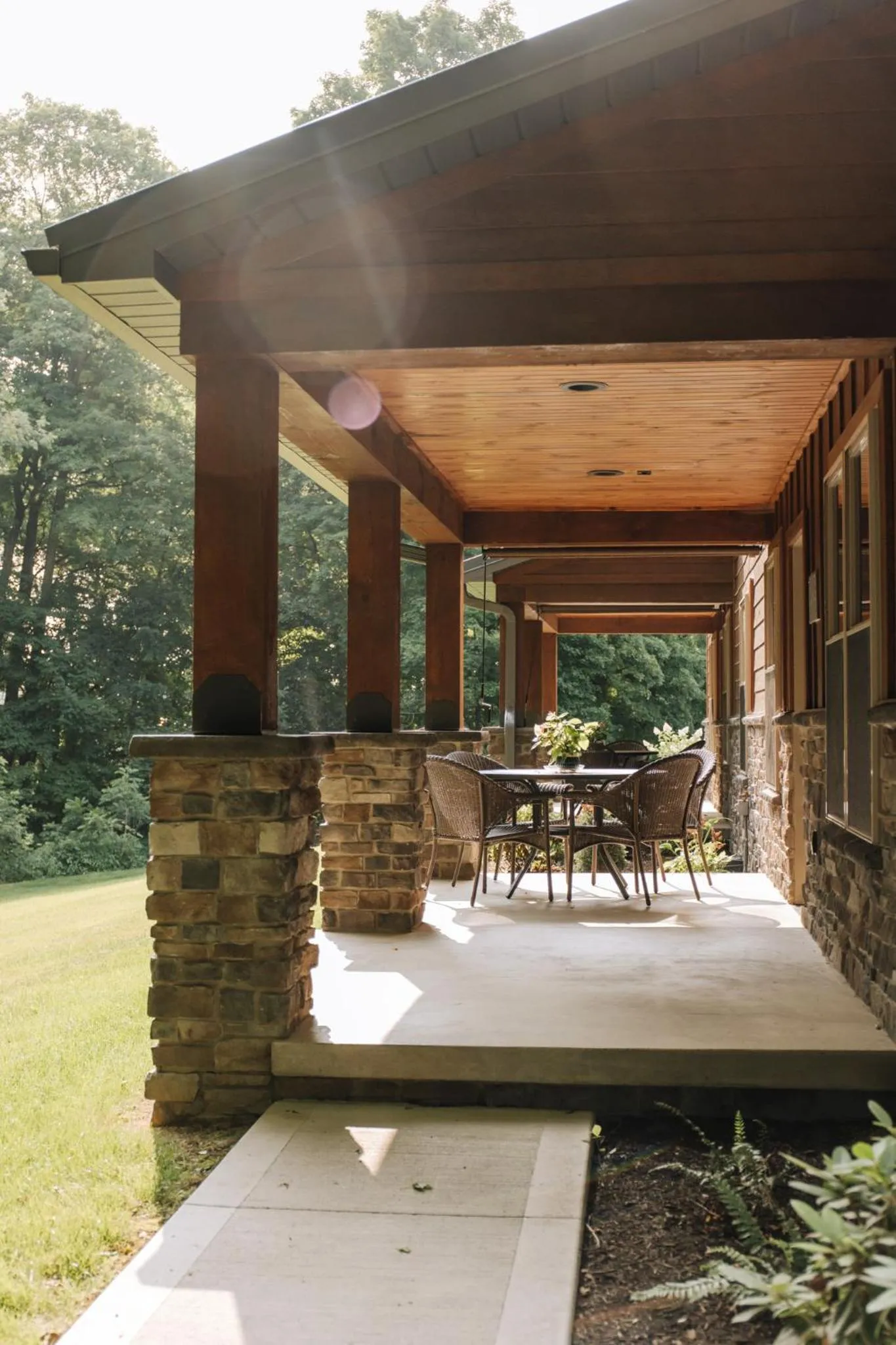 Sojourner's Lodge & Log Cabin Suites