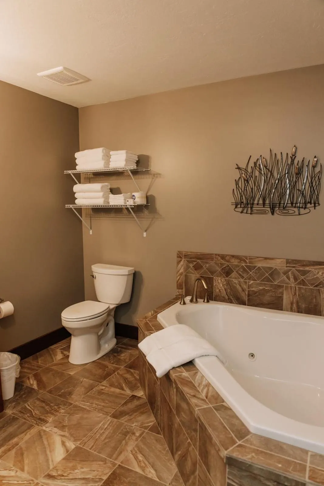 Sojourner's Lodge & Log Cabin Suites