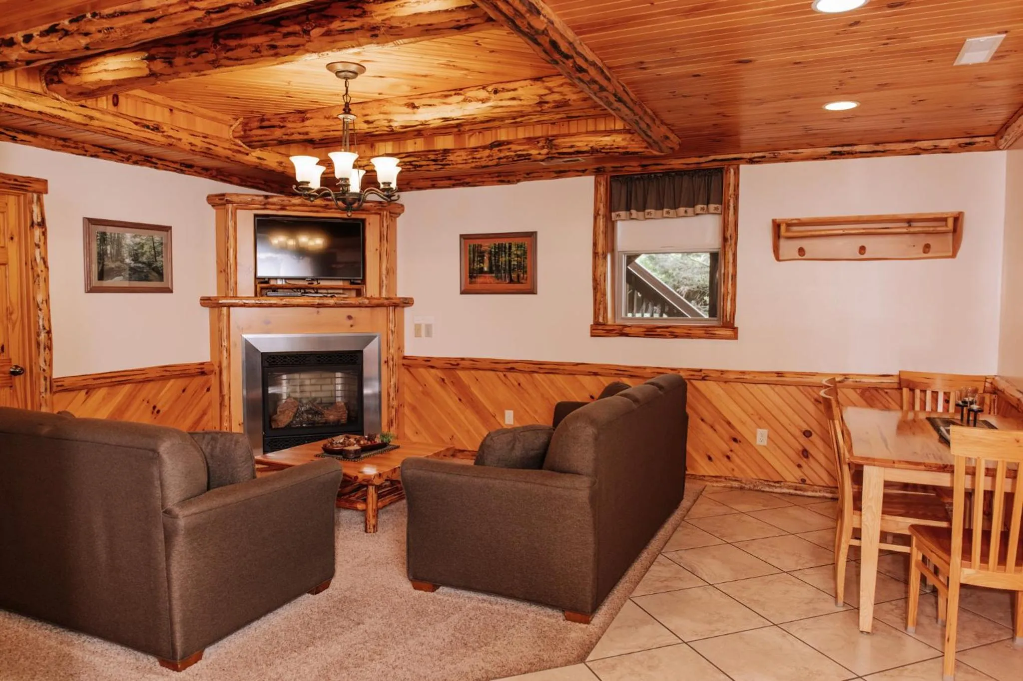 Sojourner's Lodge & Log Cabin Suites