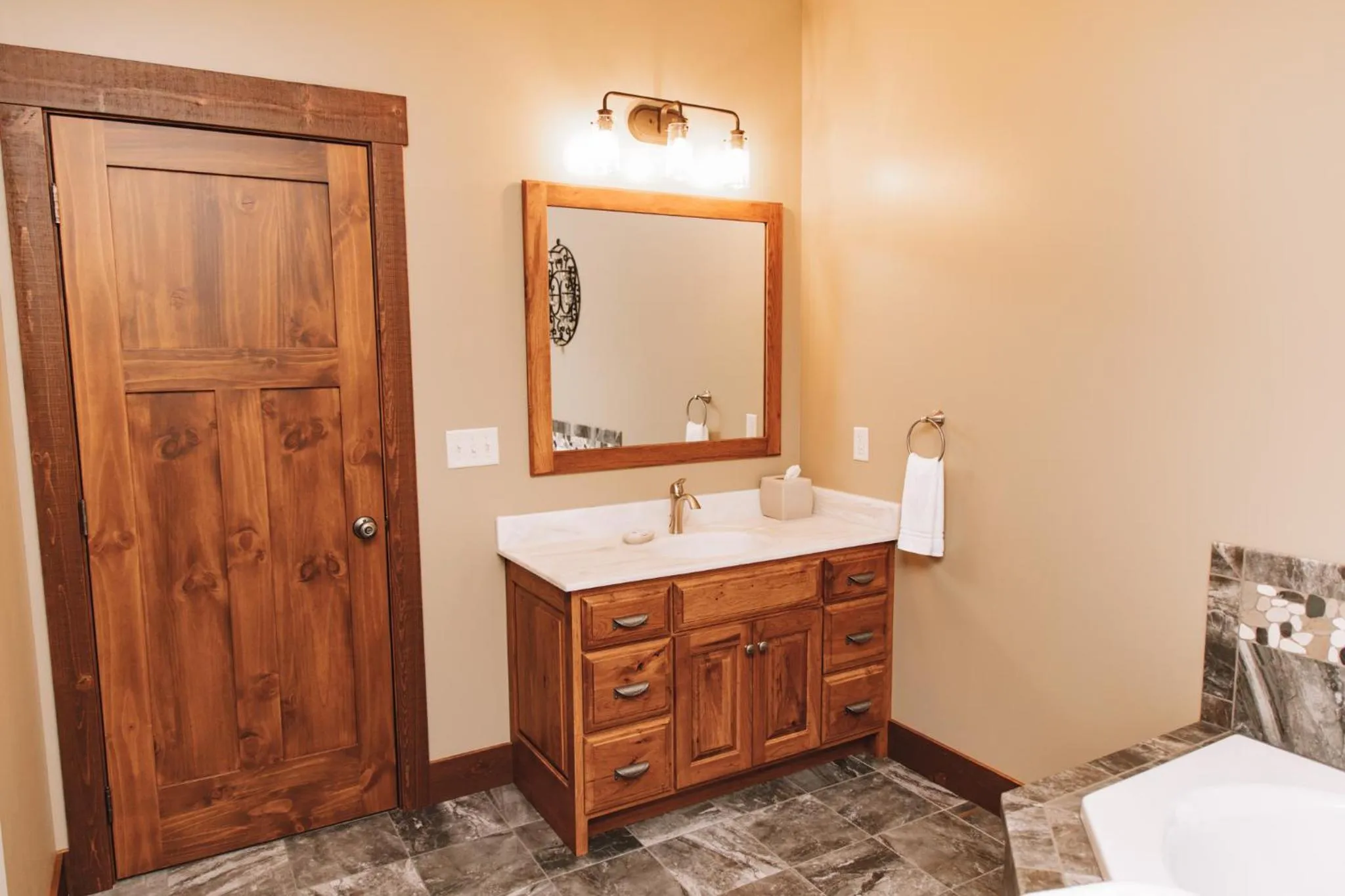 Sojourner's Lodge & Log Cabin Suites
