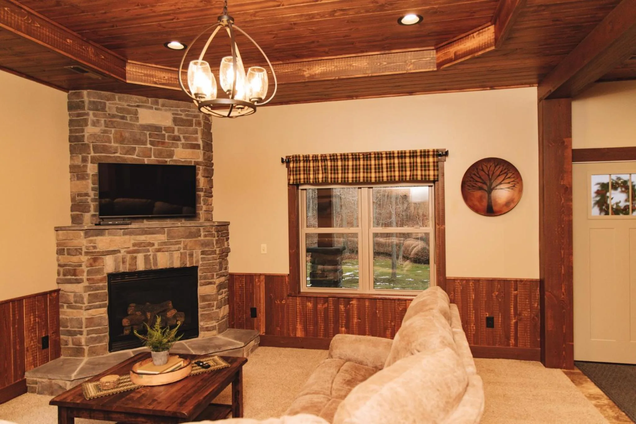 Sojourner's Lodge & Log Cabin Suites