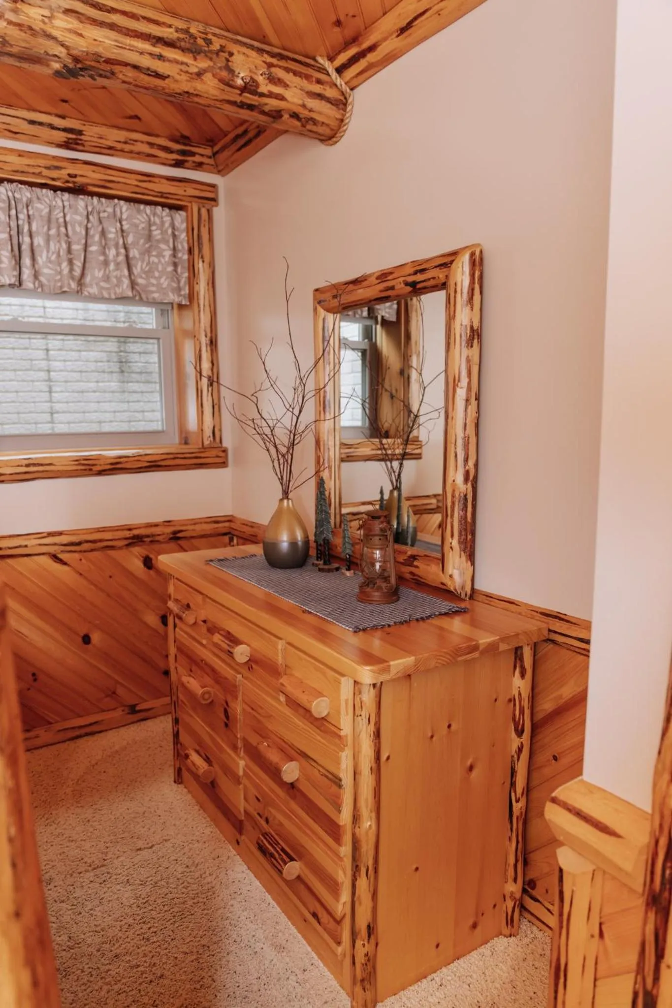 Sojourner's Lodge & Log Cabin Suites