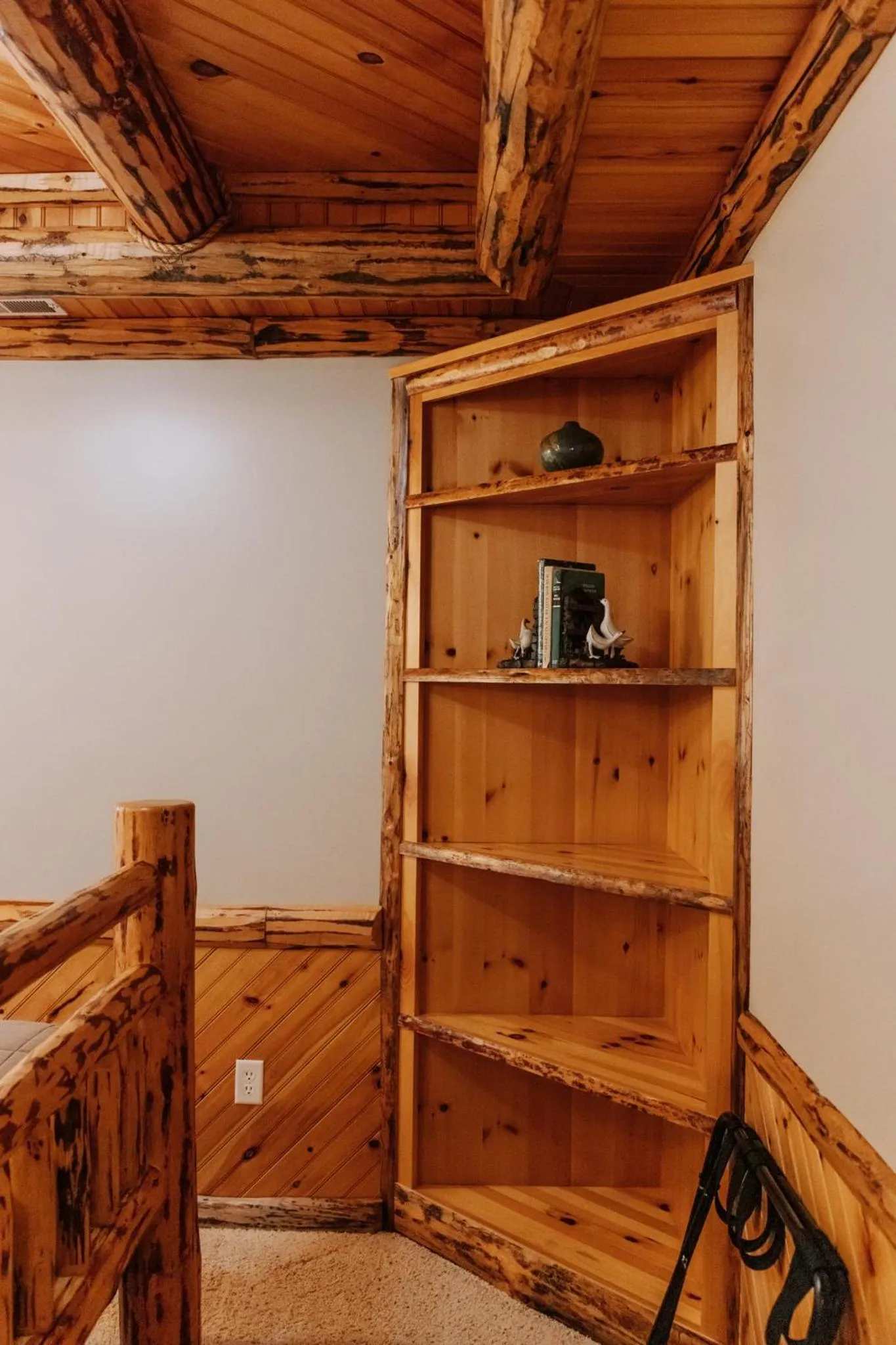 Sojourner's Lodge & Log Cabin Suites