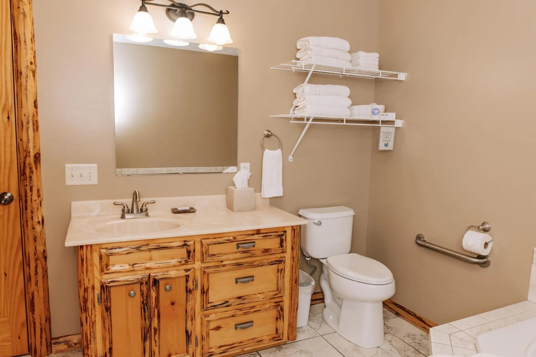 Sojourner's Lodge & Log Cabin Suites